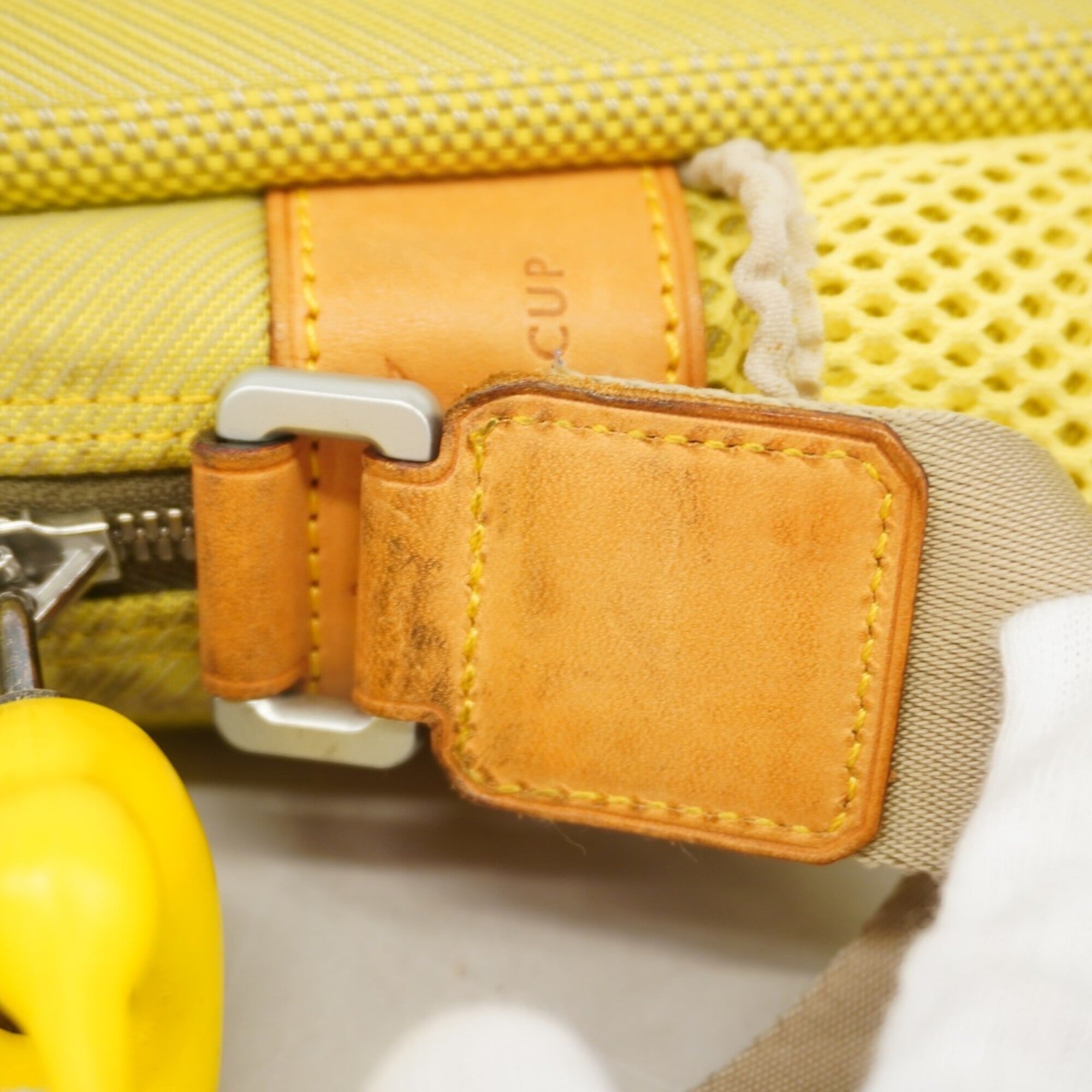 Louis Vuitton Yellow Shoulder Bag (Pre-Owned)