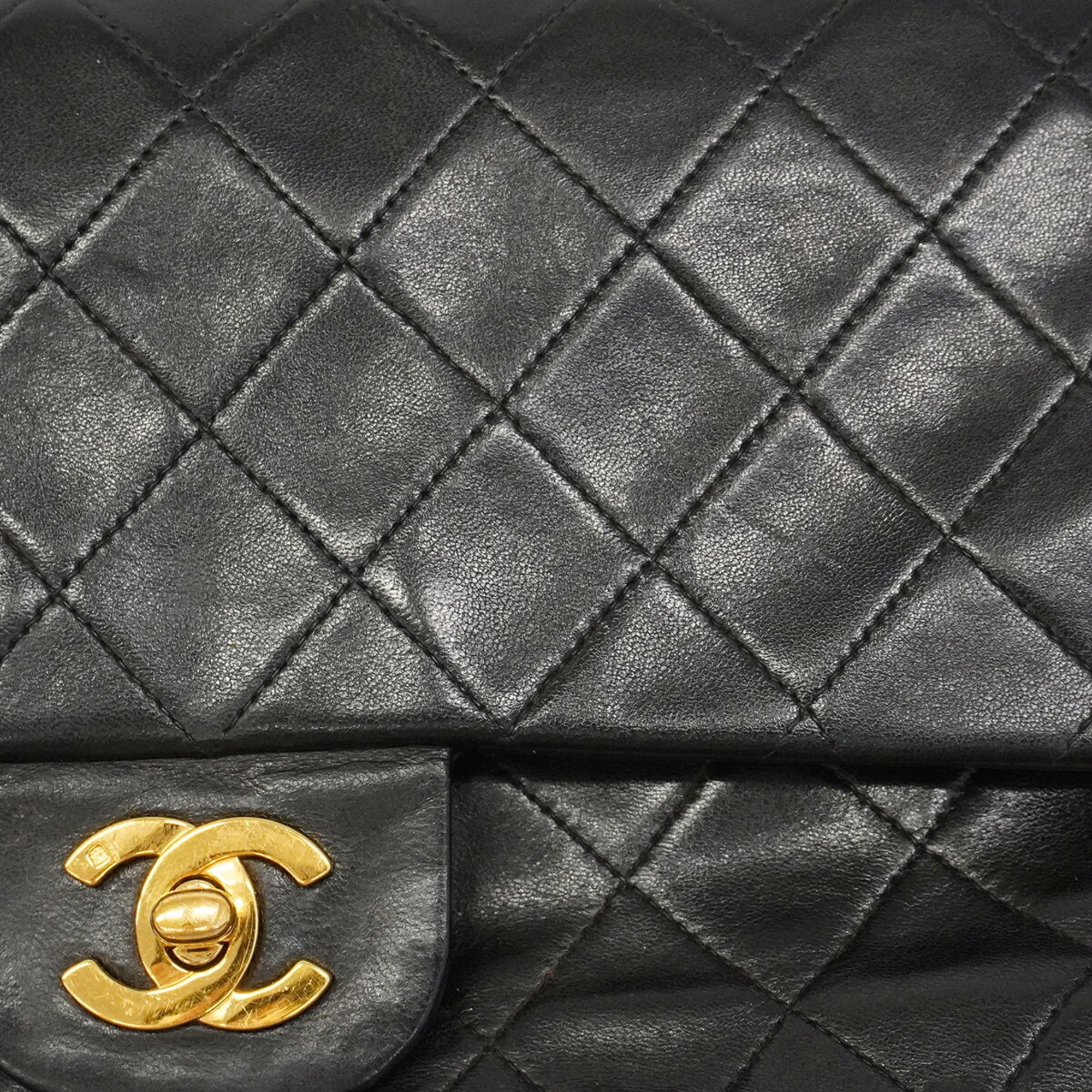 Chanel Black Leather Shoulder Bag (Pre-Owned)