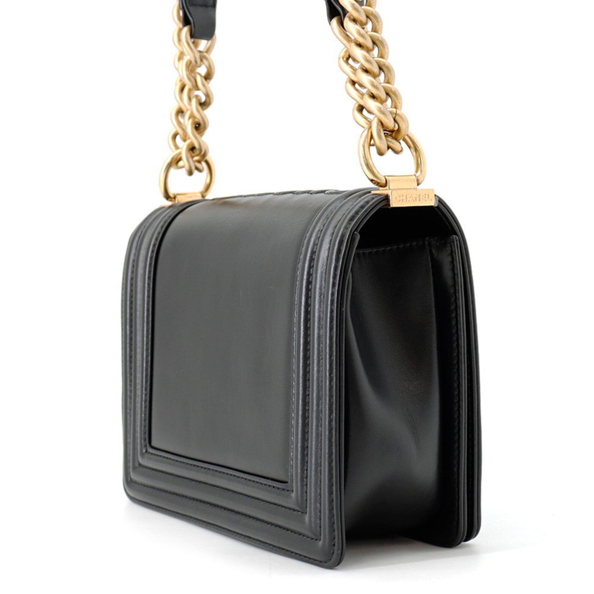 Chanel Black Leather Shoulder Bag (Pre-Owned)