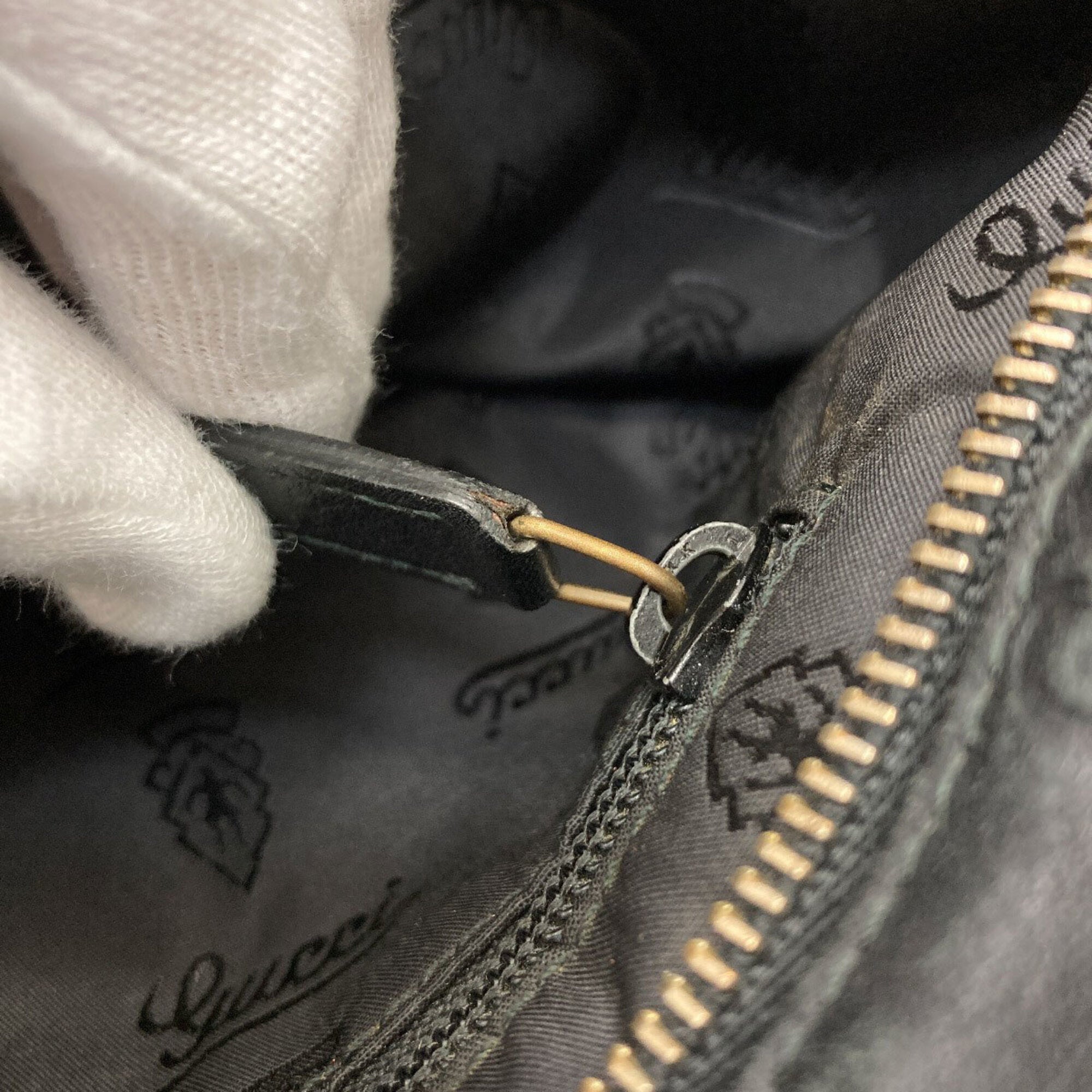 Gucci Black Leather Shoulder Bag (Pre-Owned)