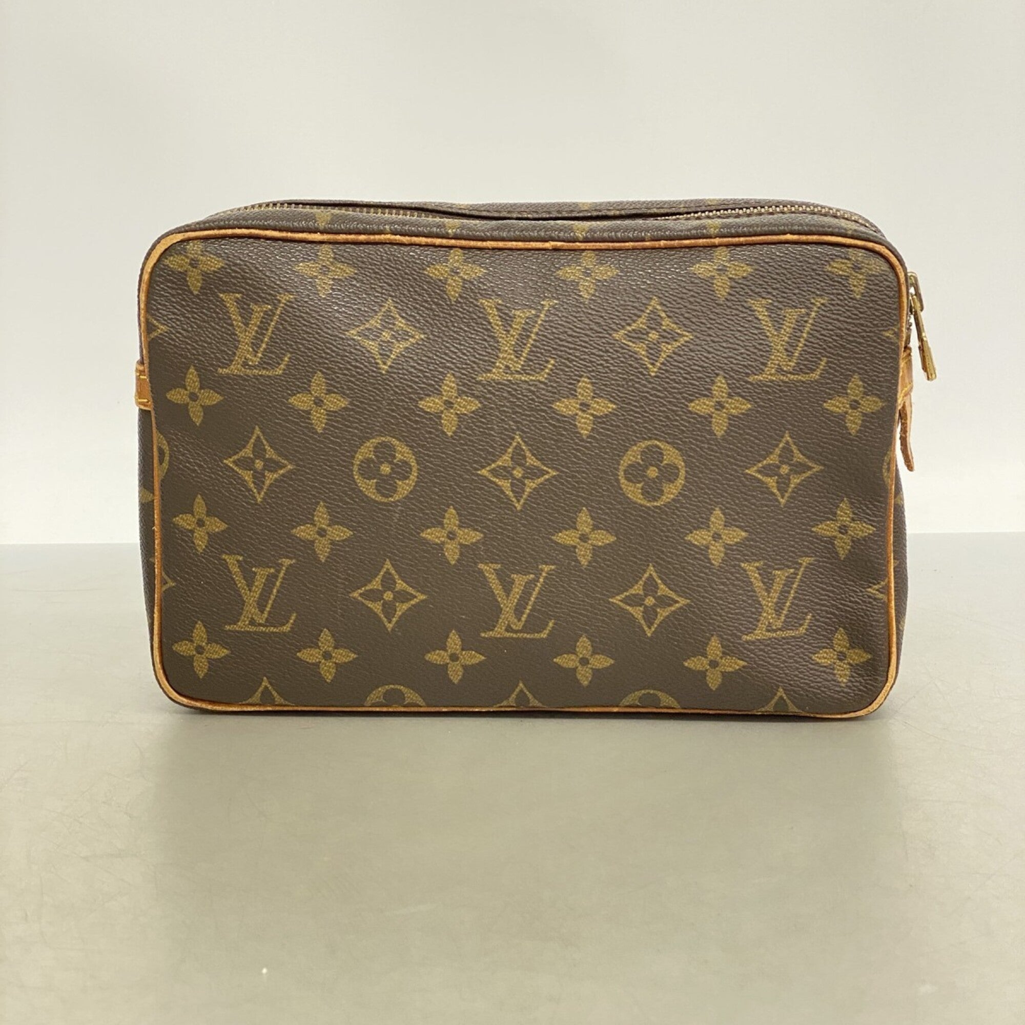Louis Vuitton Brown Clutch Bag (Pre-Owned)