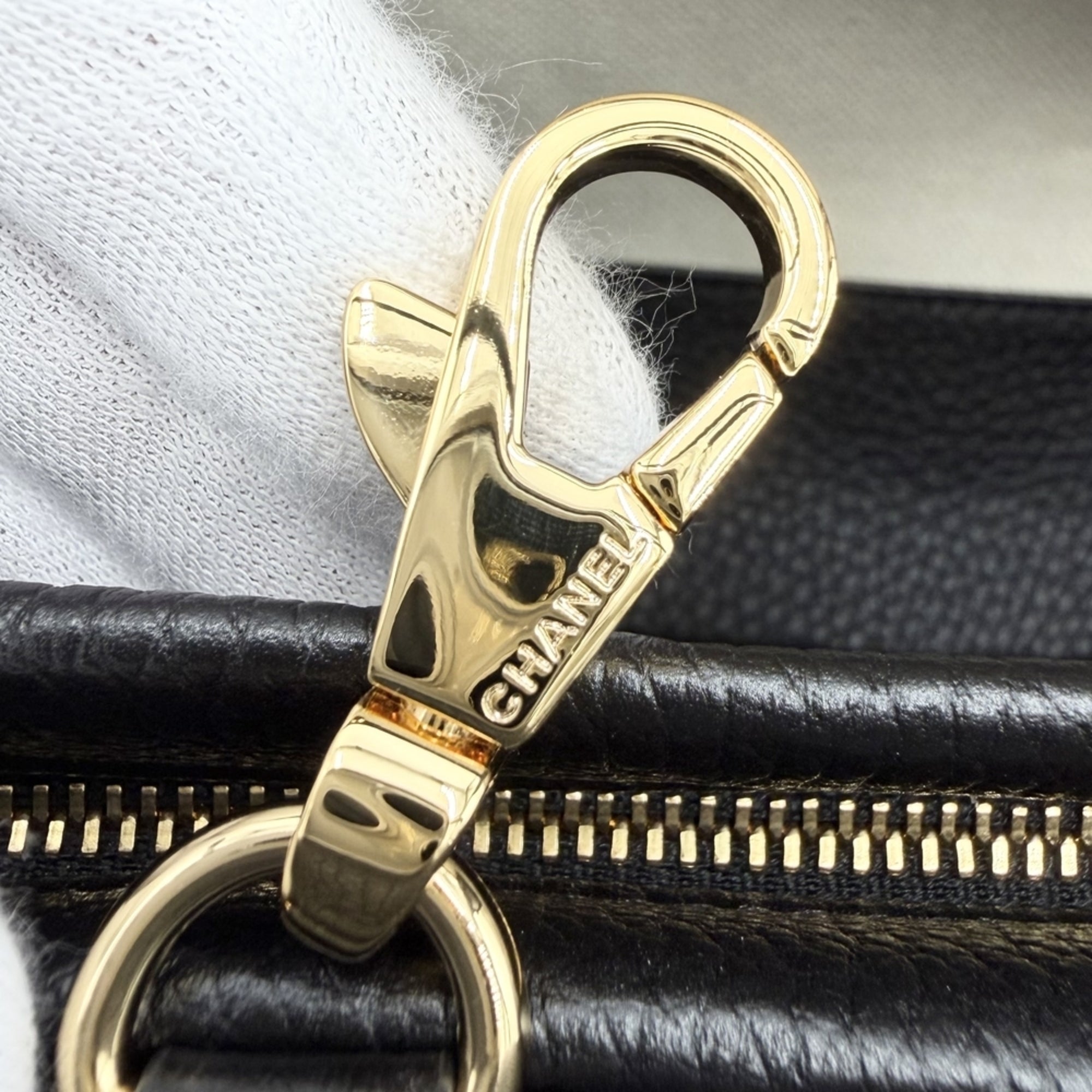 Chanel Black White Leather Shopping Bag Tote Bag (Pre-Owned)