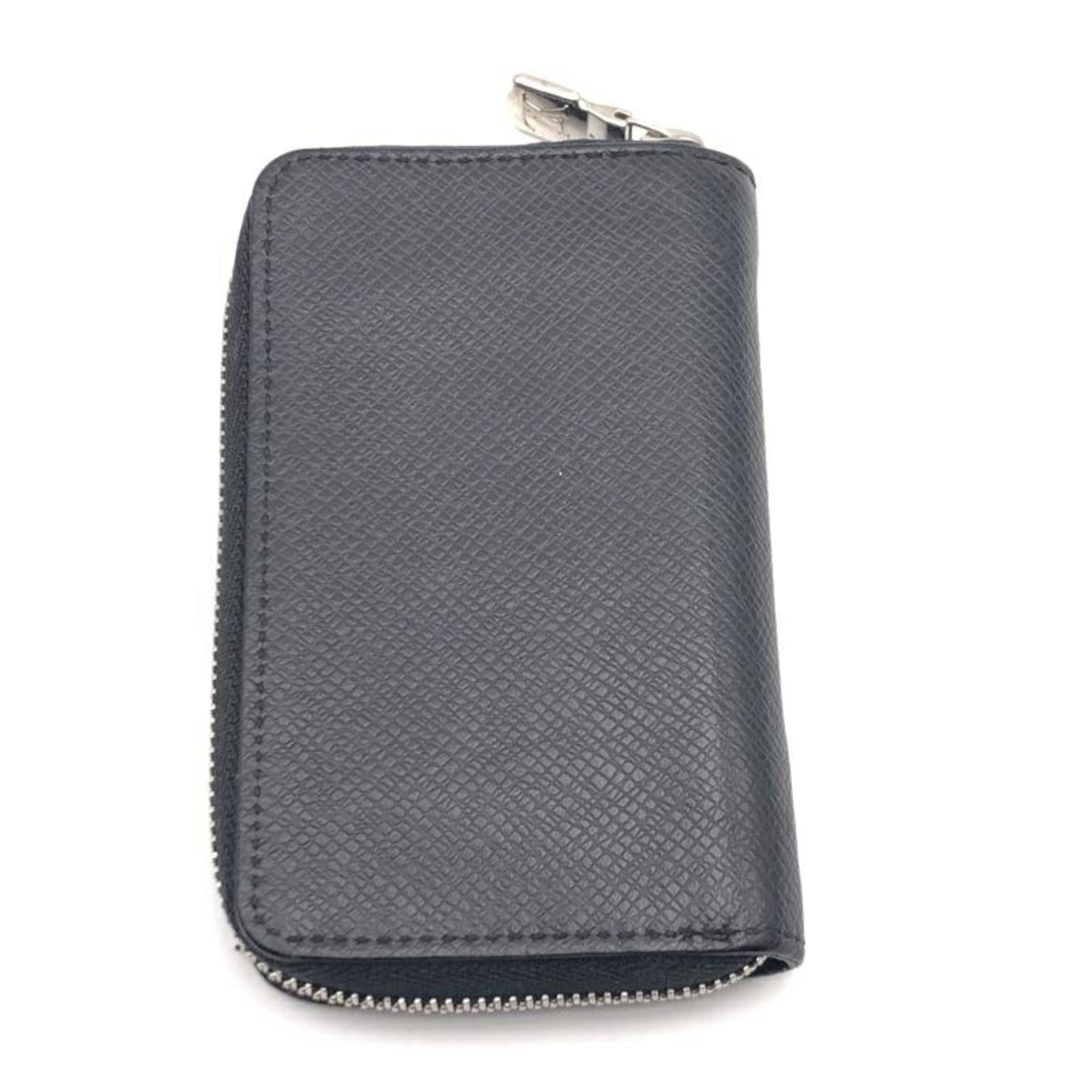 Louis Vuitton Black Taiga Leather (Pre-Owned)