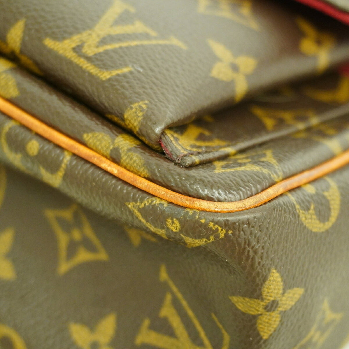 Louis Vuitton Brown Shoulder Bag (Pre-Owned)