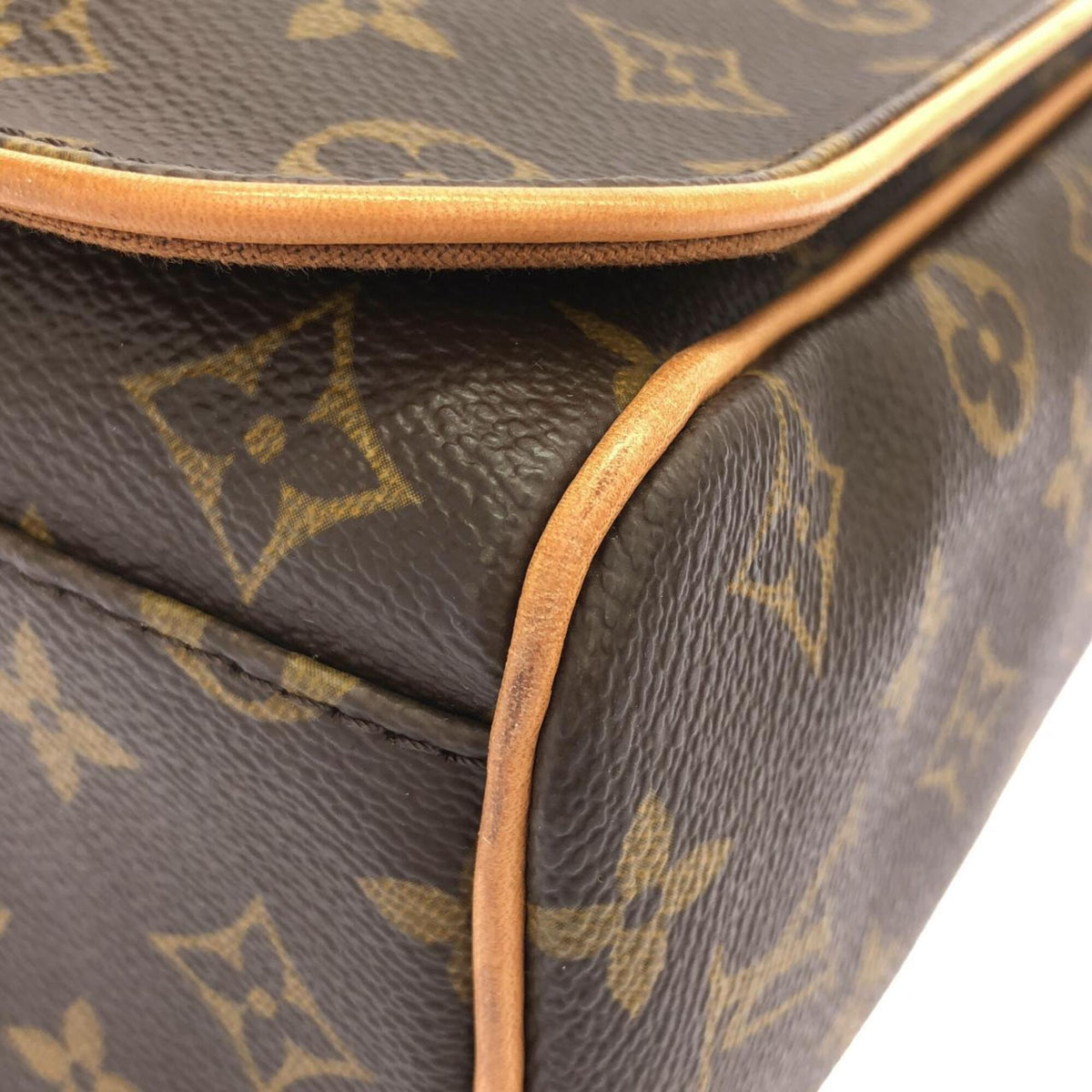 Louis Vuitton Marron Coated Canvas Shoulder Bag (Pre-Owned)