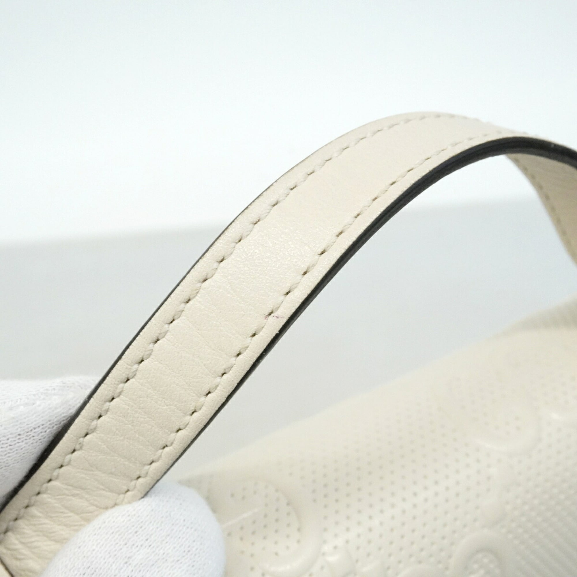 Gucci White Leather Shoulder Bag (Pre-Owned)
