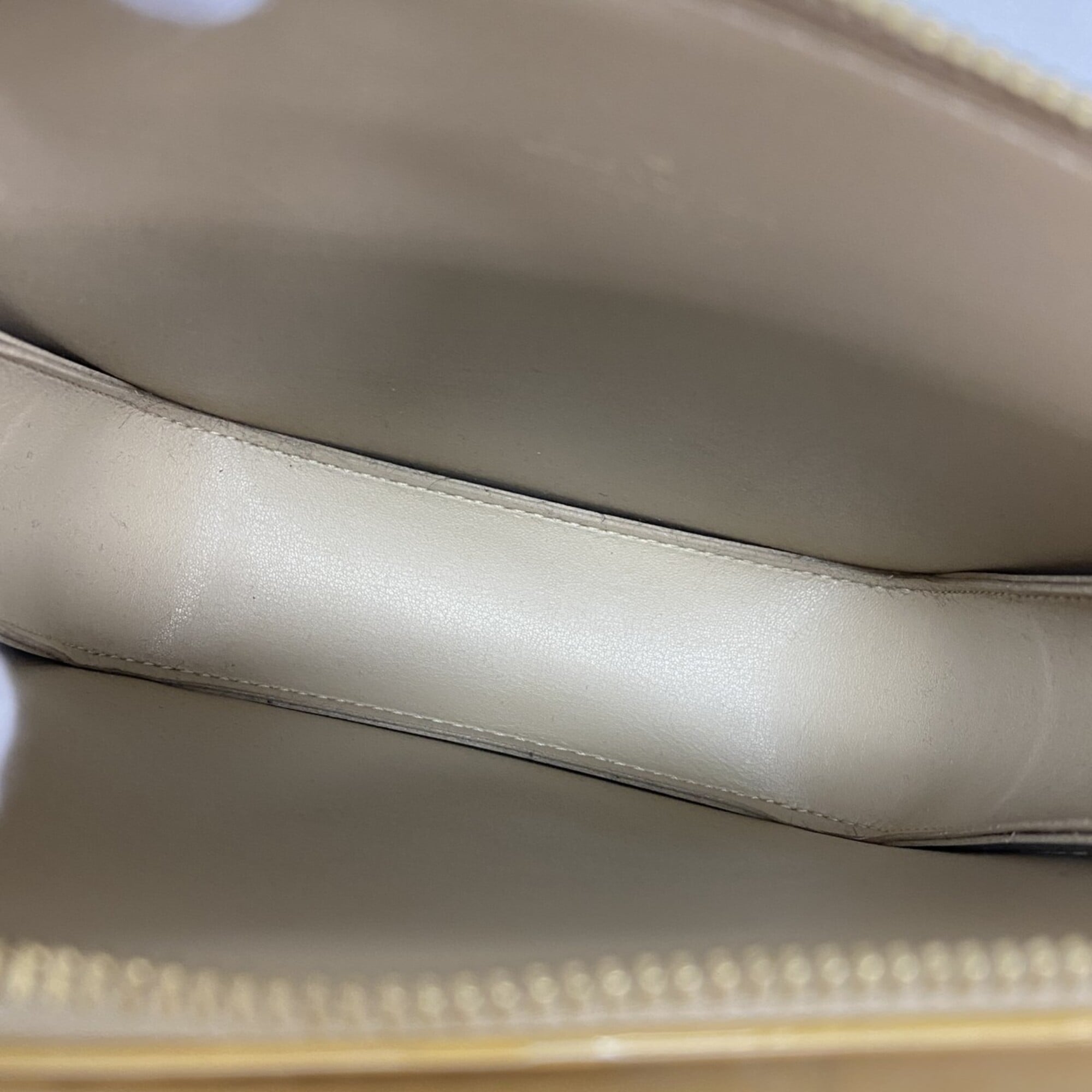 Louis Vuitton Beige Shoulder Bag (Pre-Owned)