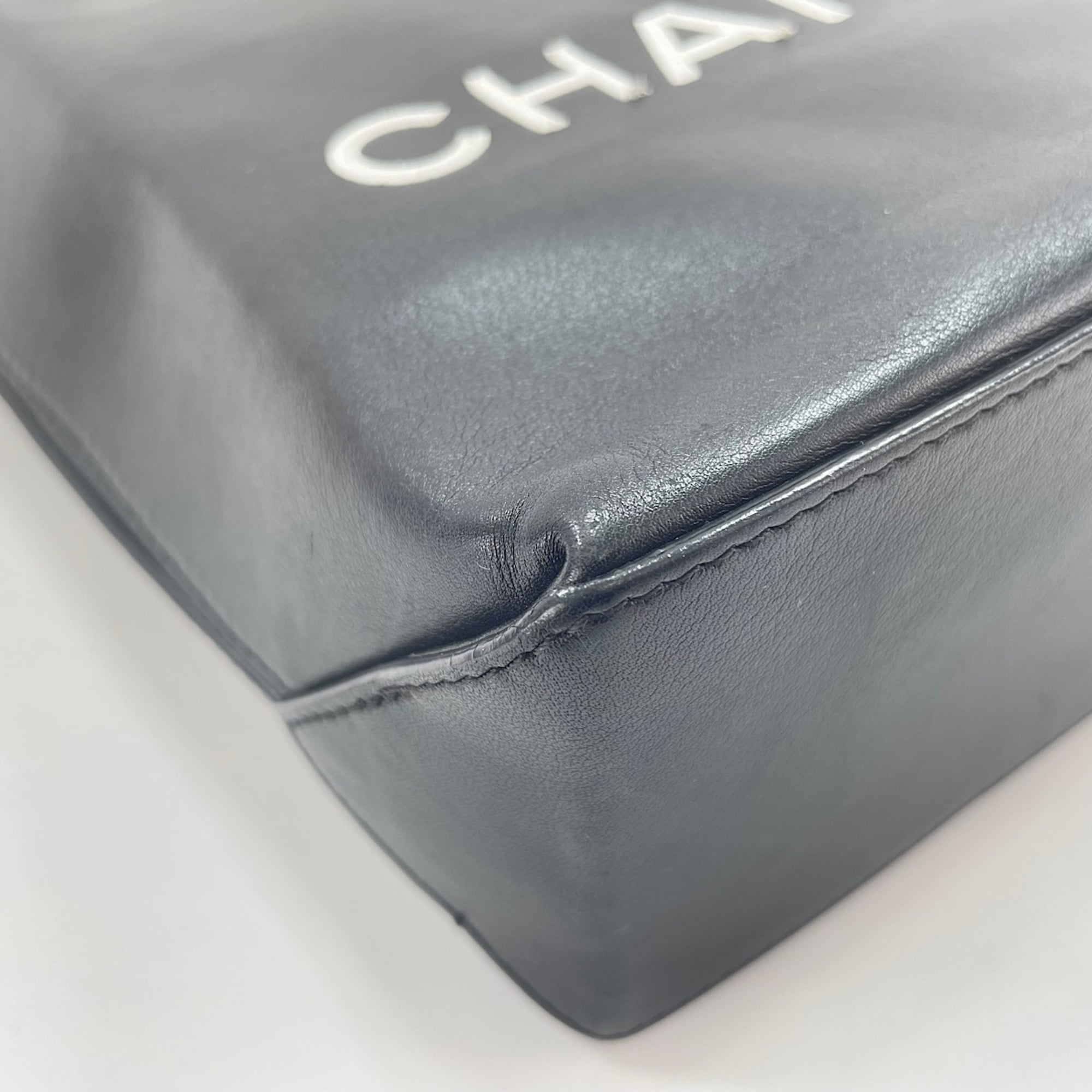 Chanel Black Handbag (Pre-Owned)