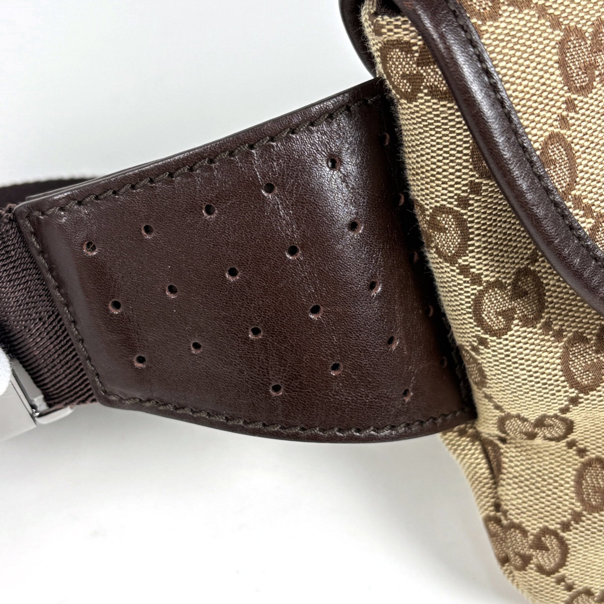 Gucci Gg Canvas Beige Brown Gg Canvas Leather Fanny Pack Sling Bag (Pre-Owned)
