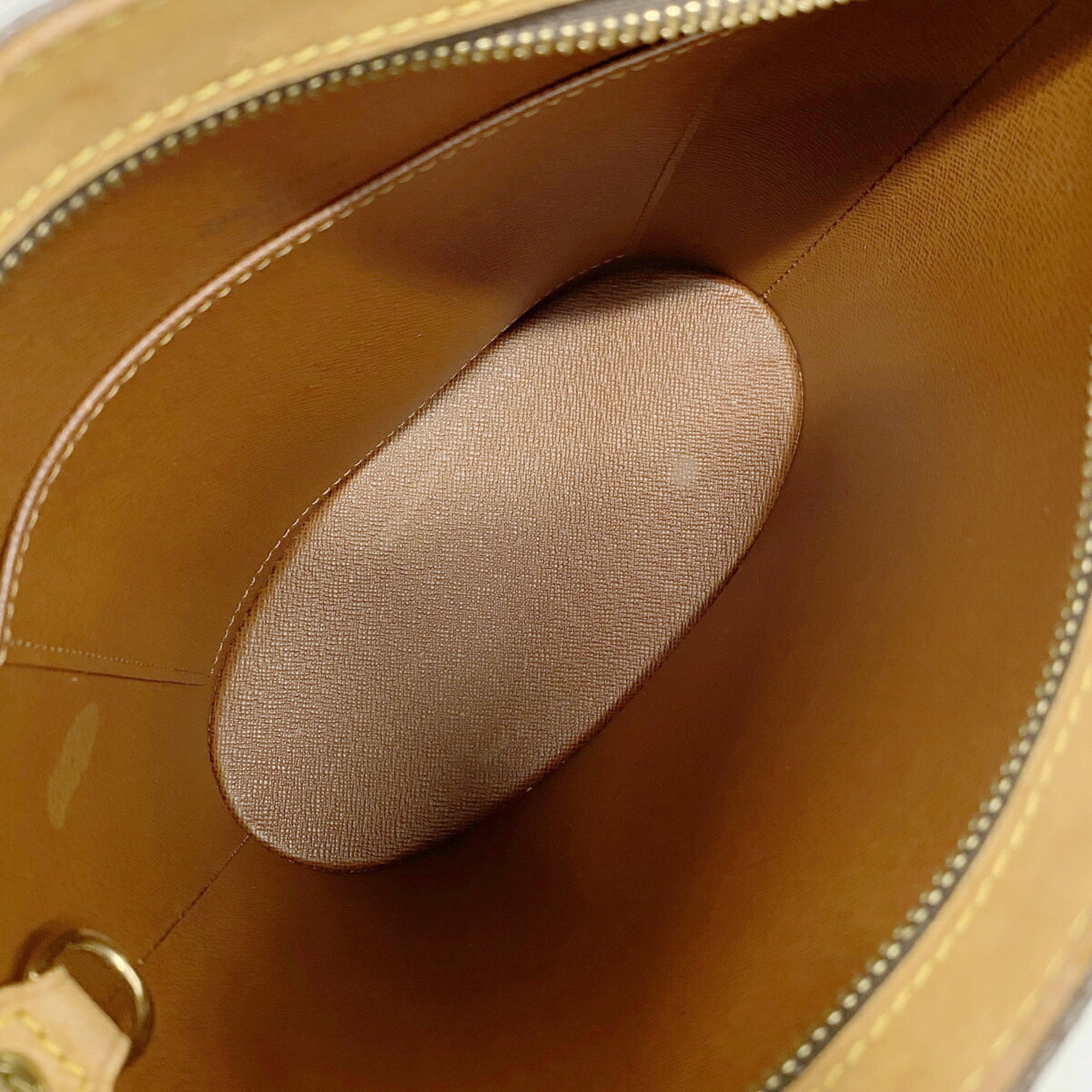 Louis Vuitton Brown Shoulder Bag (Pre-Owned)