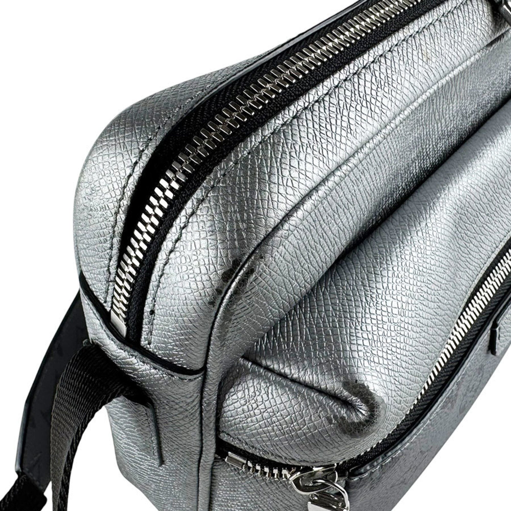 Louis Vuitton Silver Leather Shoulder Bag (Pre-Owned)