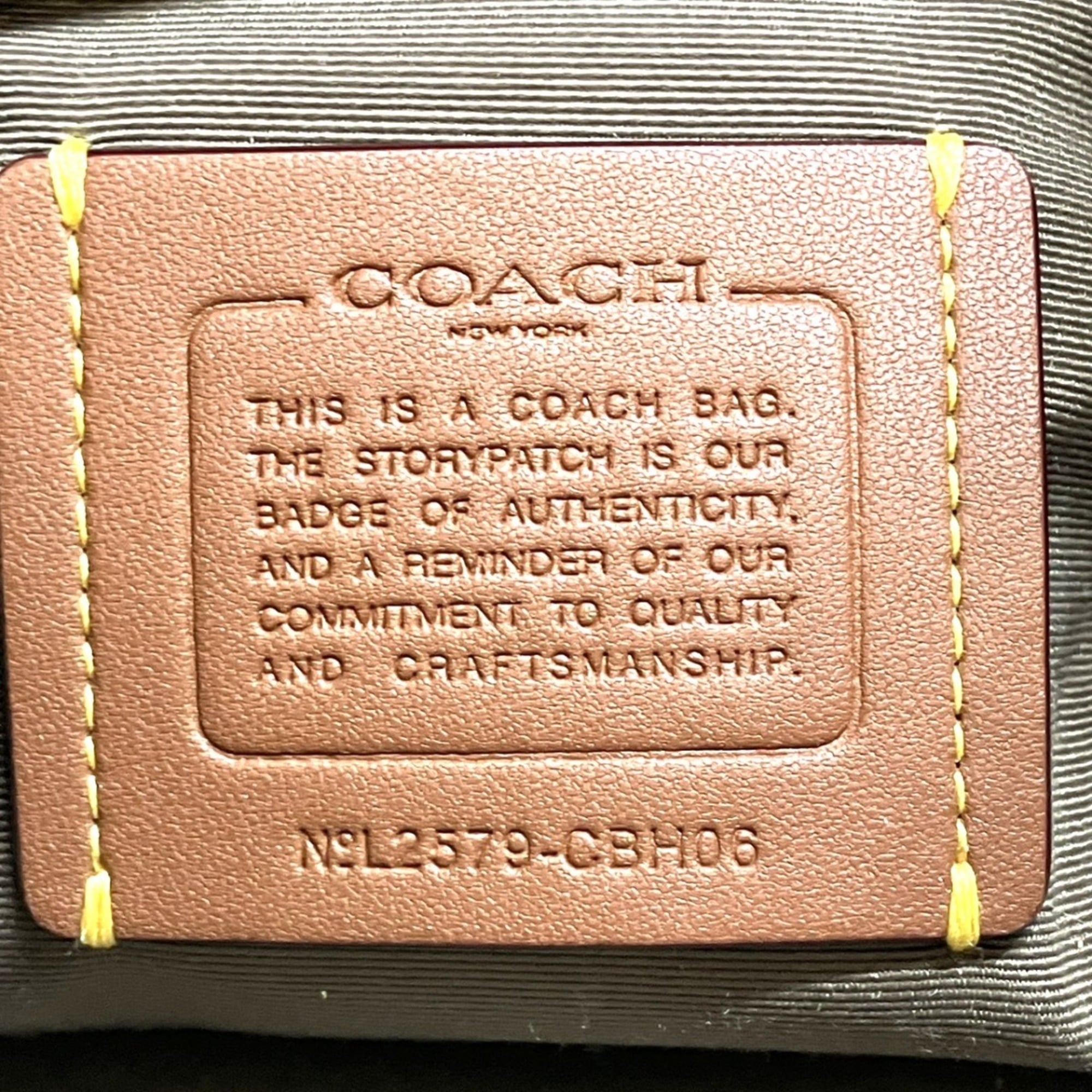 Coach Leather Shoulder Bag (Pre-Owned)
