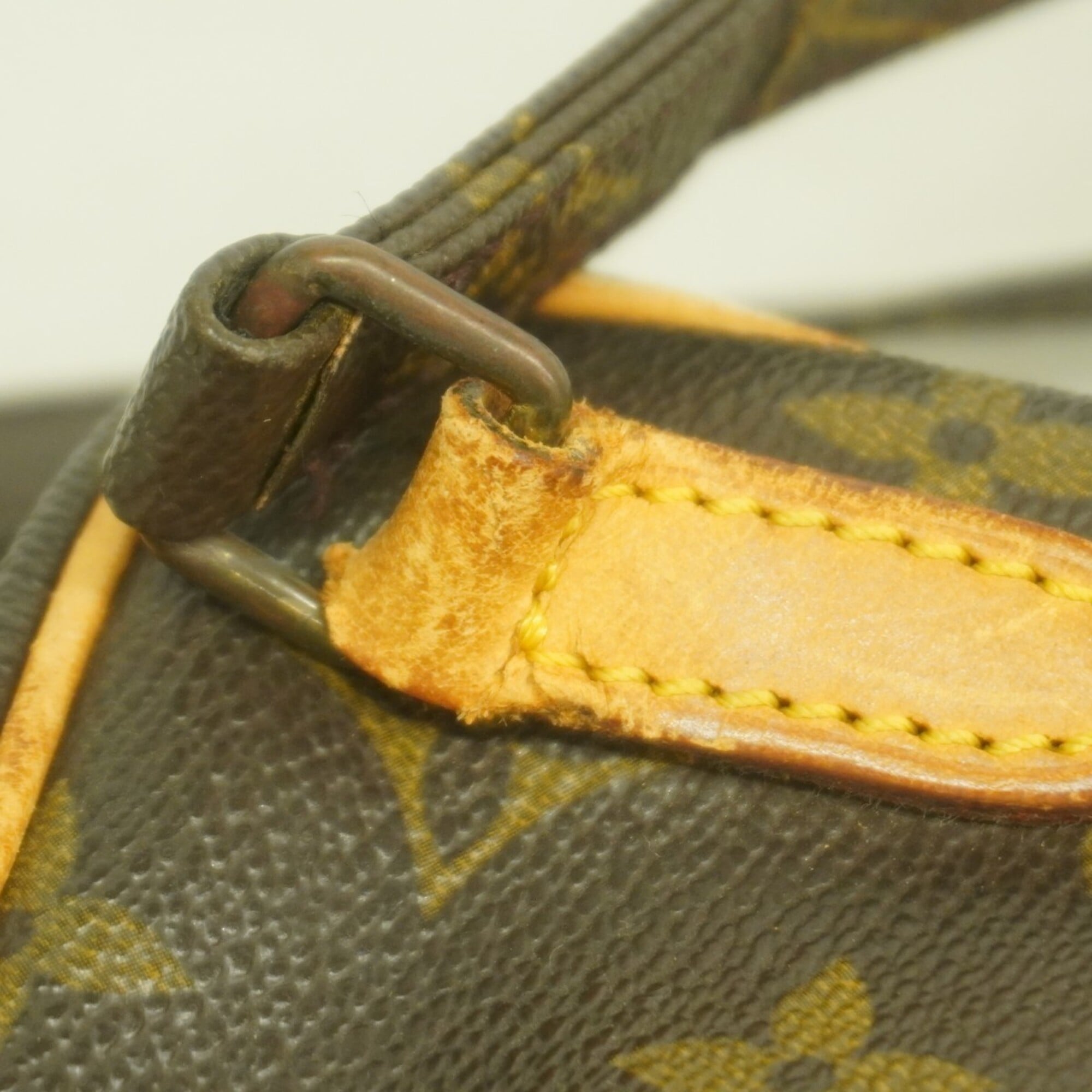 Louis Vuitton Brown Shoulder Bag (Pre-Owned)