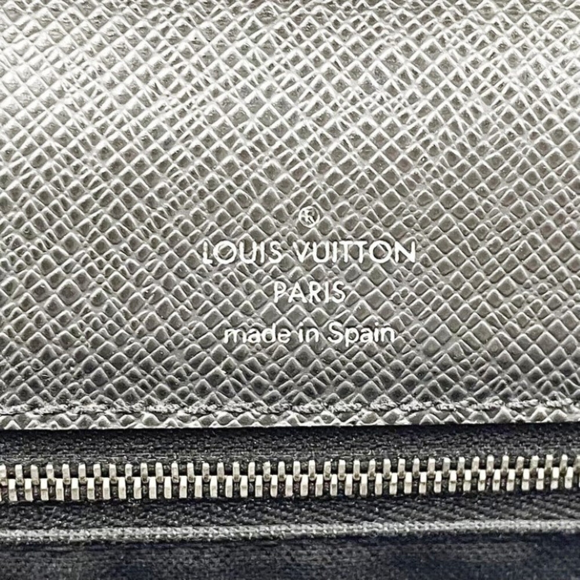 Louis Vuitton Ardoise Black Taiga Leather Clutch Bag (Pre-Owned)
