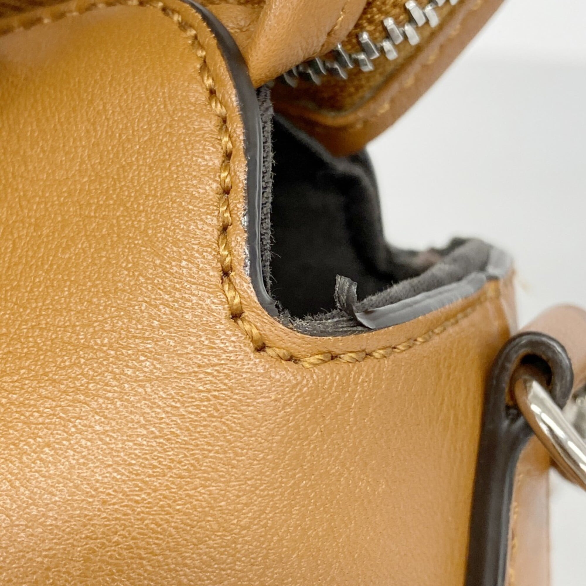 Fendi Light Brown Leather Handbag (Pre-Owned)