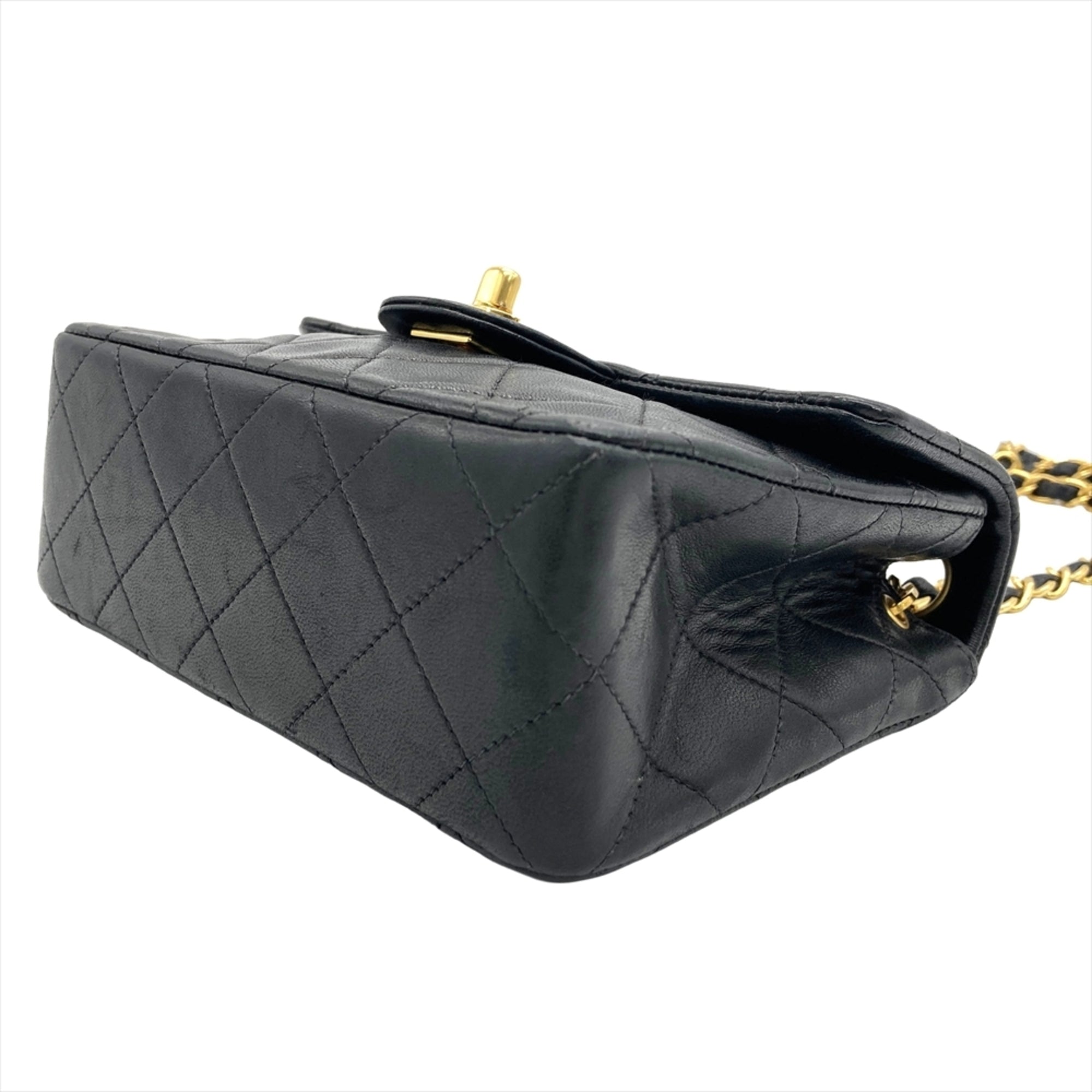 Chanel Black Leather Shoulder Bag (Pre-Owned)
