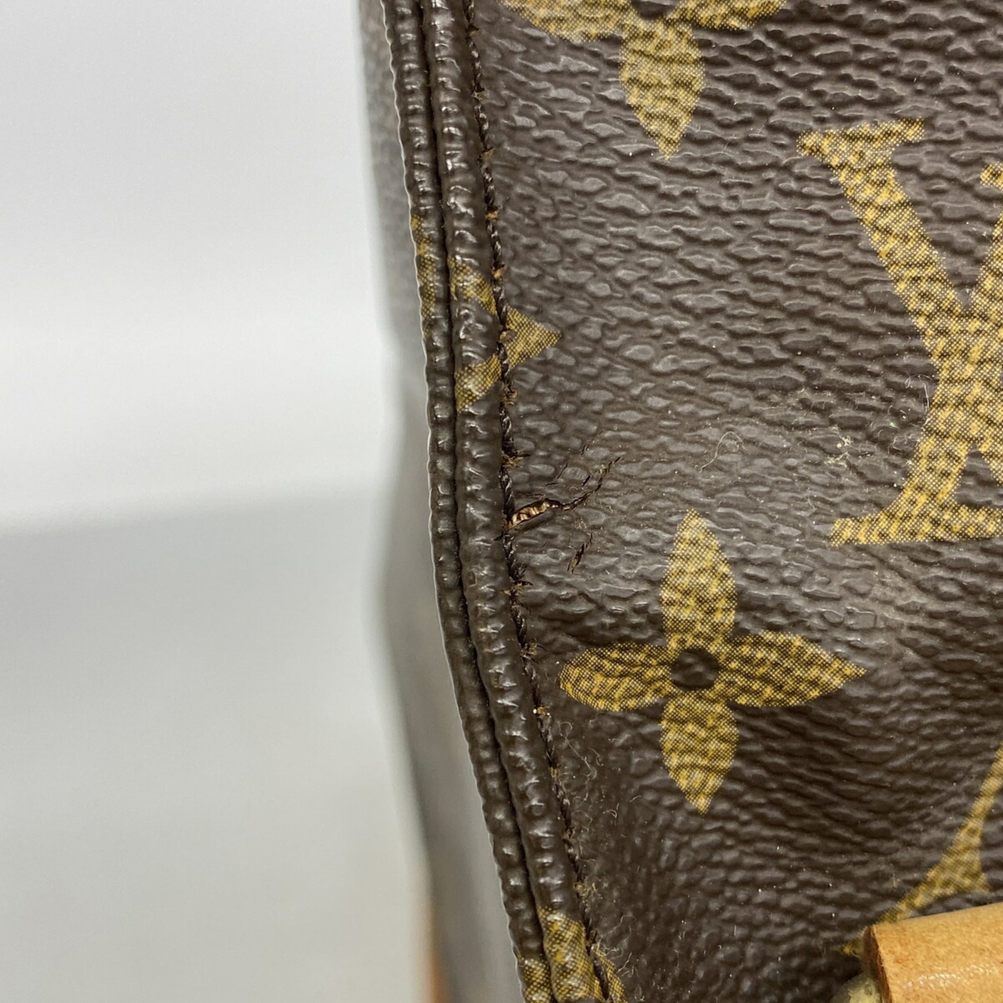 Louis Vuitton Brown Shoulder Bag (Pre-Owned)