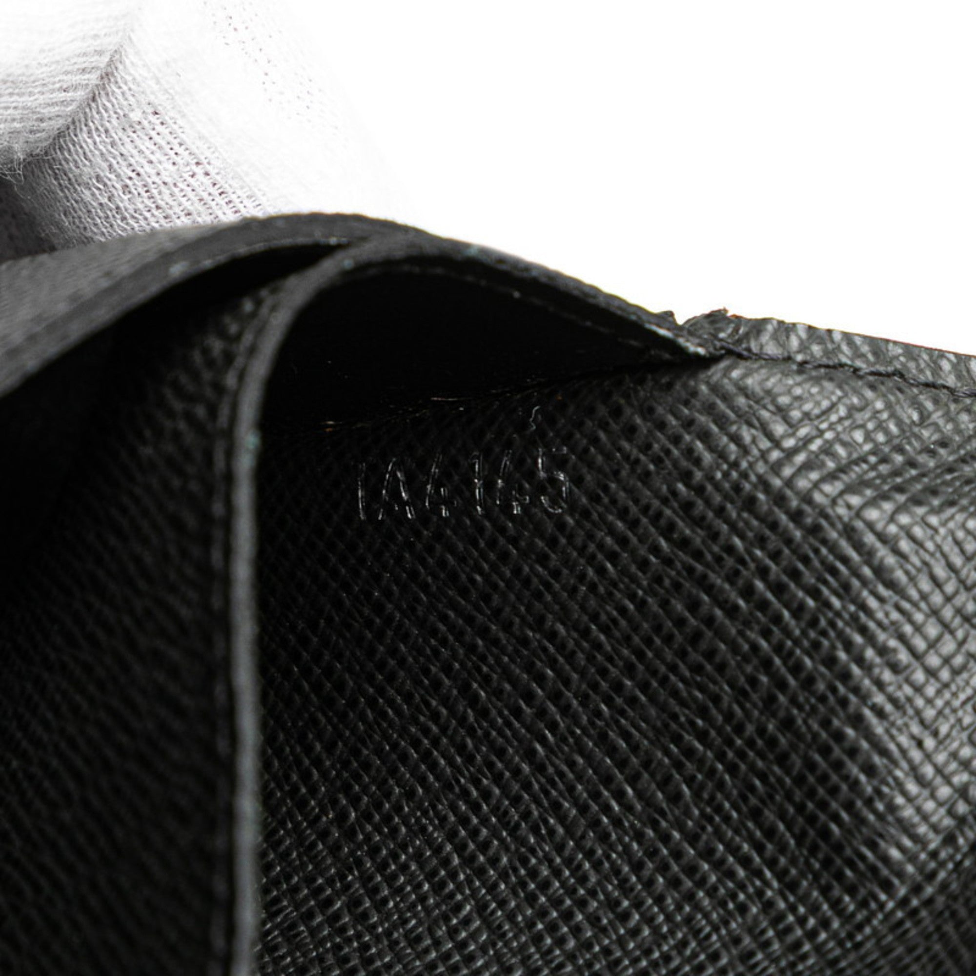 Louis Vuitton Taiga Black Noir Taiga Leather Coin Purse/Coin Case (Pre-Owned)