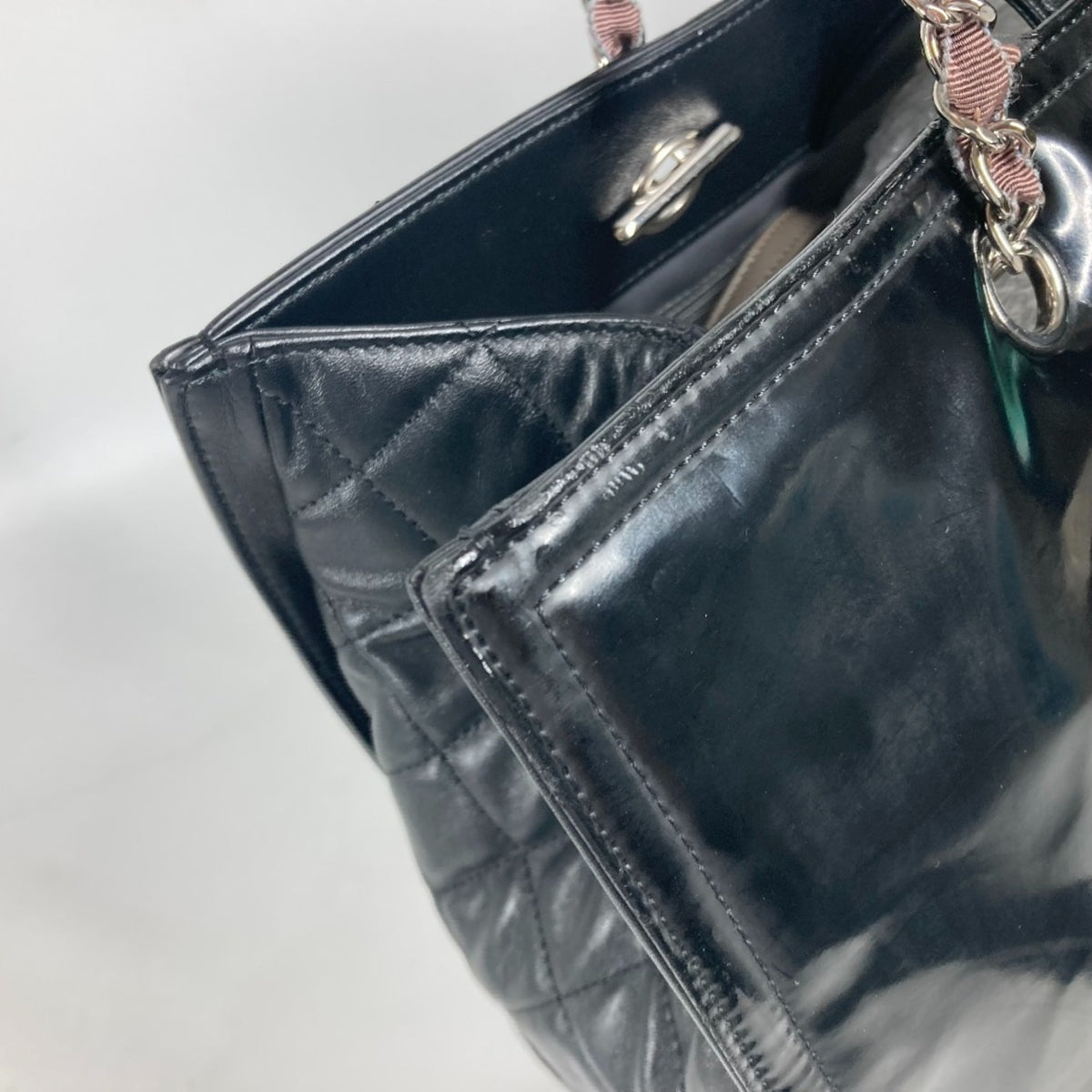 Chanel Black Shoulder Bag (Pre-Owned)