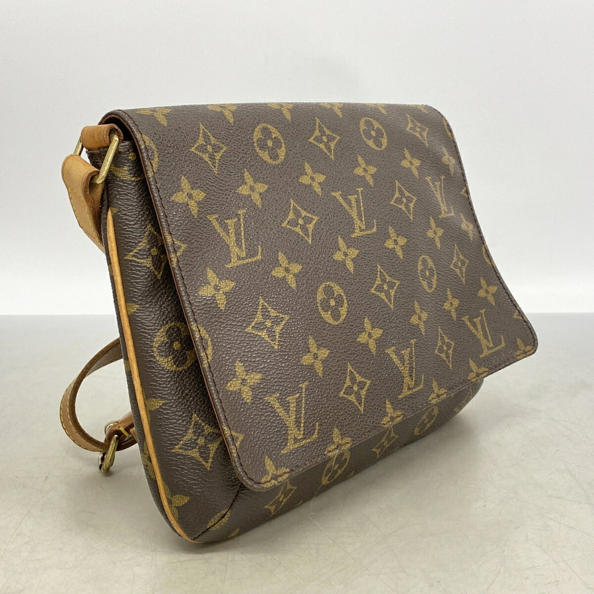 Louis Vuitton Brown Shoulder Bag (Pre-Owned)