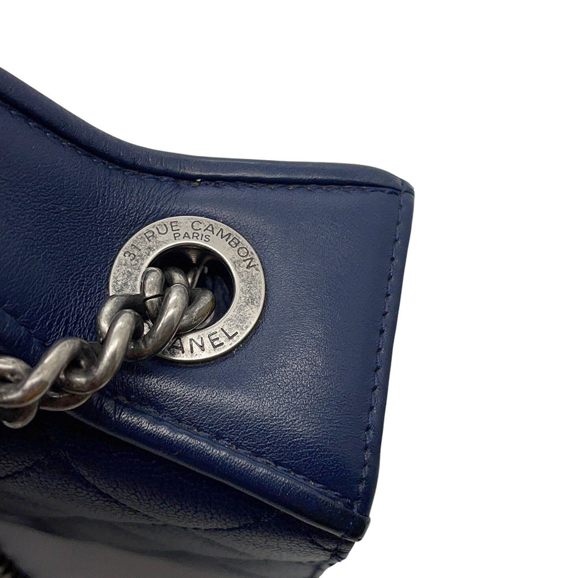 Chanel Navy Leather Handbag Shoulder Bag (Pre-Owned)