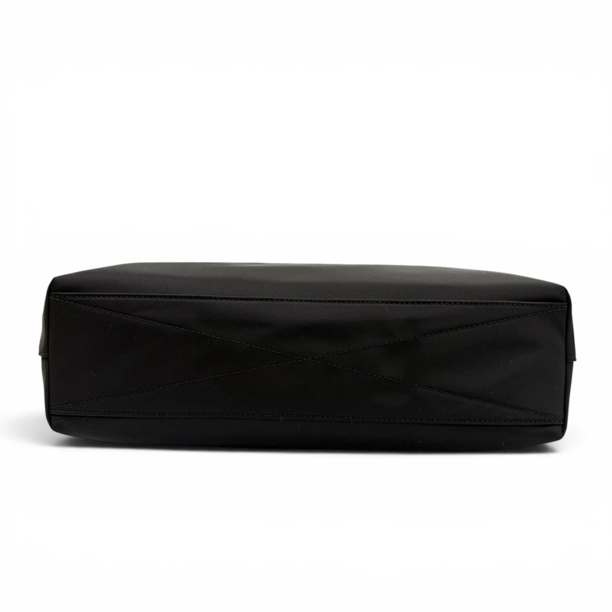 Burberry Black Nylon Tote Bag (Pre-Owned)
