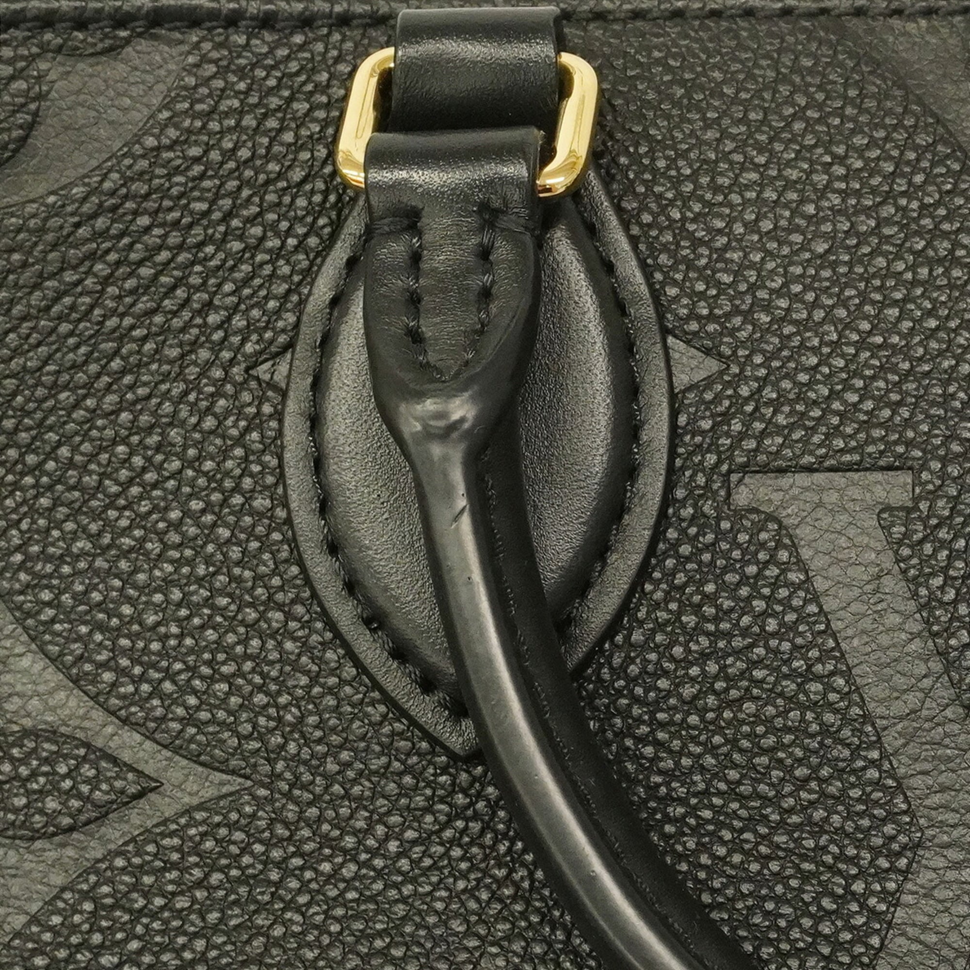 Louis Vuitton Noir Handbag (Pre-Owned)