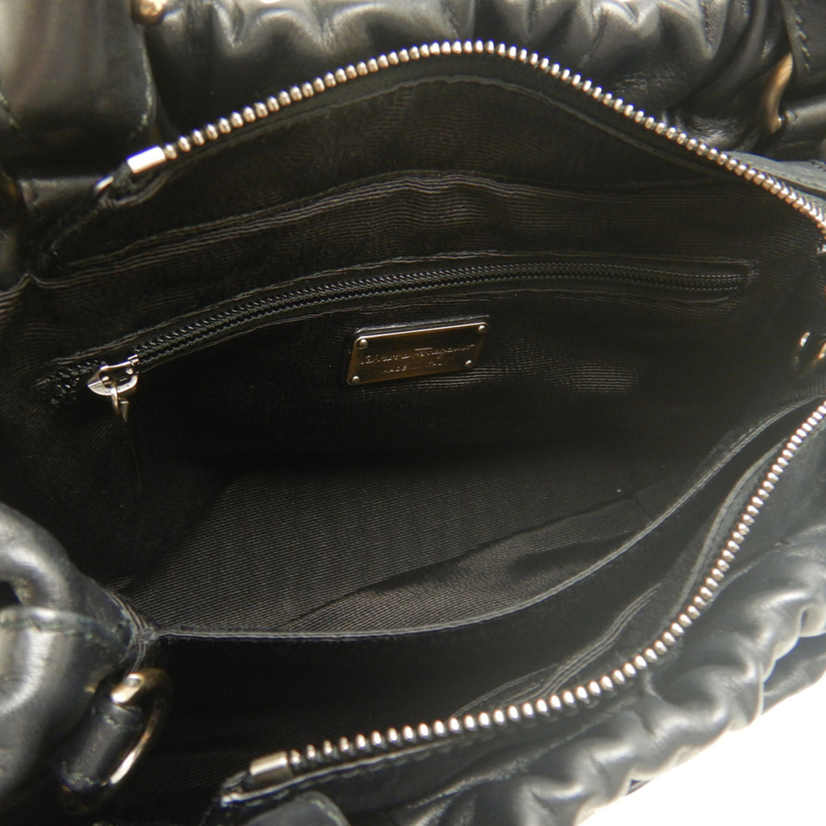 Salvatore Ferragamo Vara Black Leather Handbag (Pre-Owned)