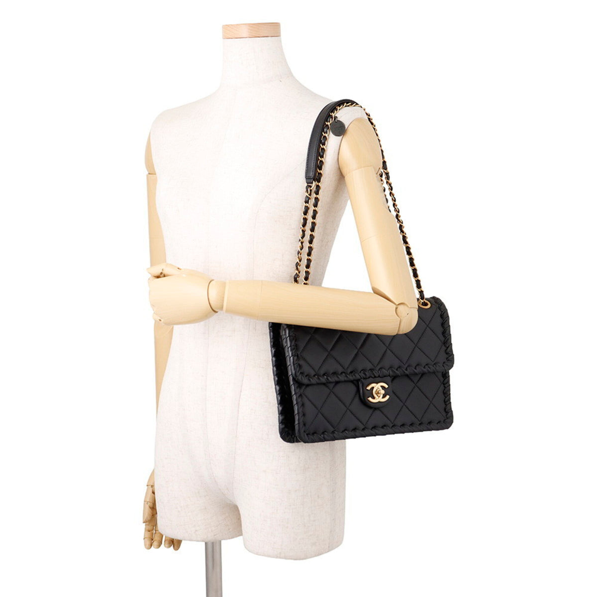 Chanel Matelasse Black Leather Handbag Shoulder Bag (Pre-Owned)