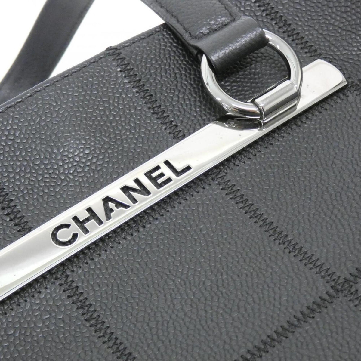 Chanel Black Grained Calfskin Handbag (Pre-Owned)