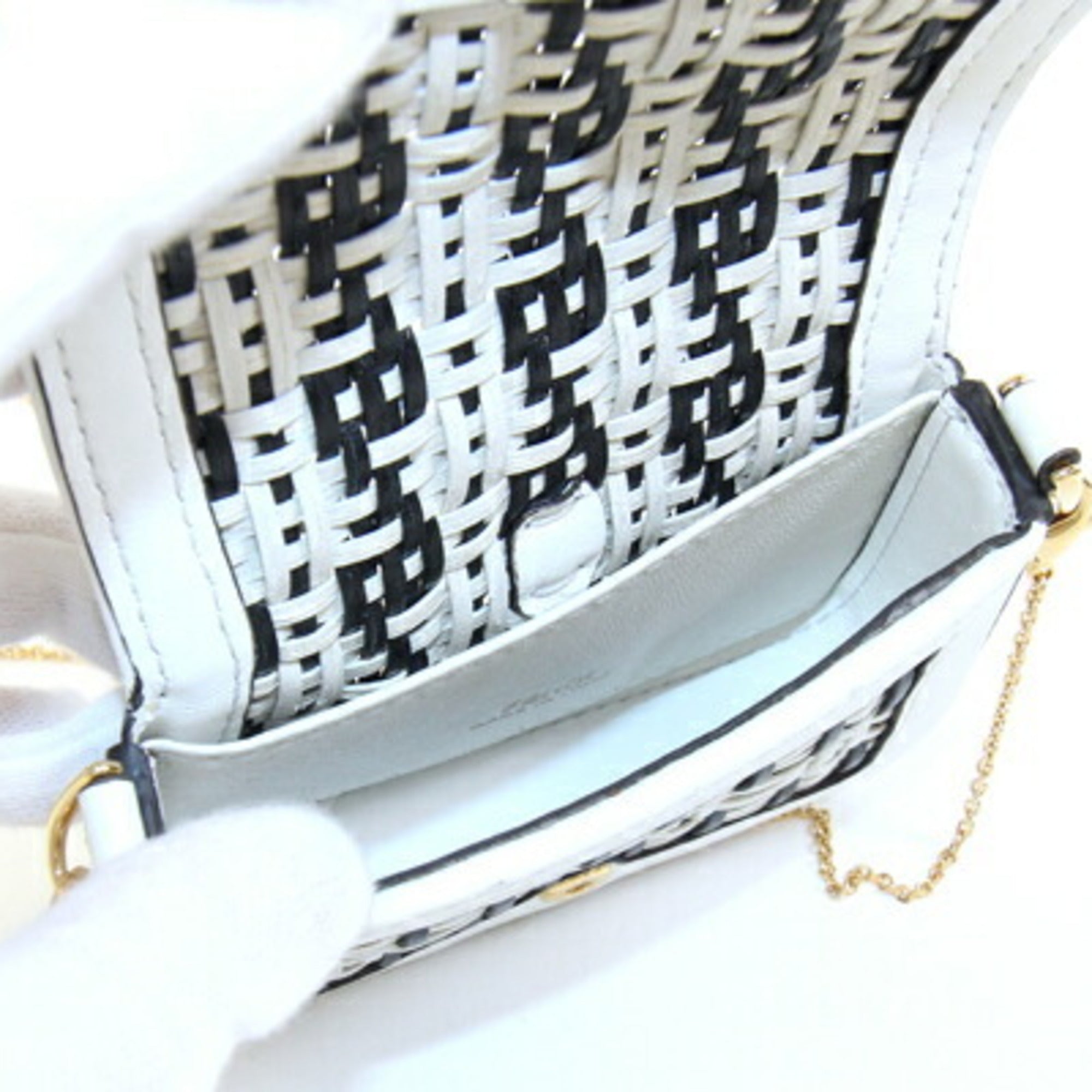 Fendi Black White Leather Shoulder Bag (Pre-Owned)