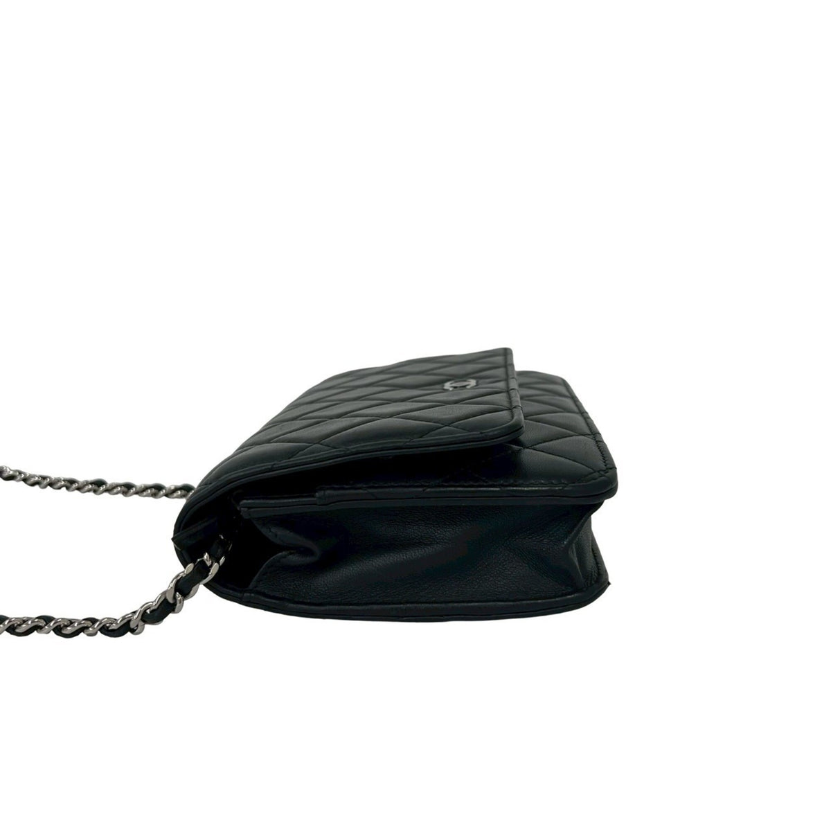 Chanel Black Leather Pochette Shoulder Bag (Pre-Owned)