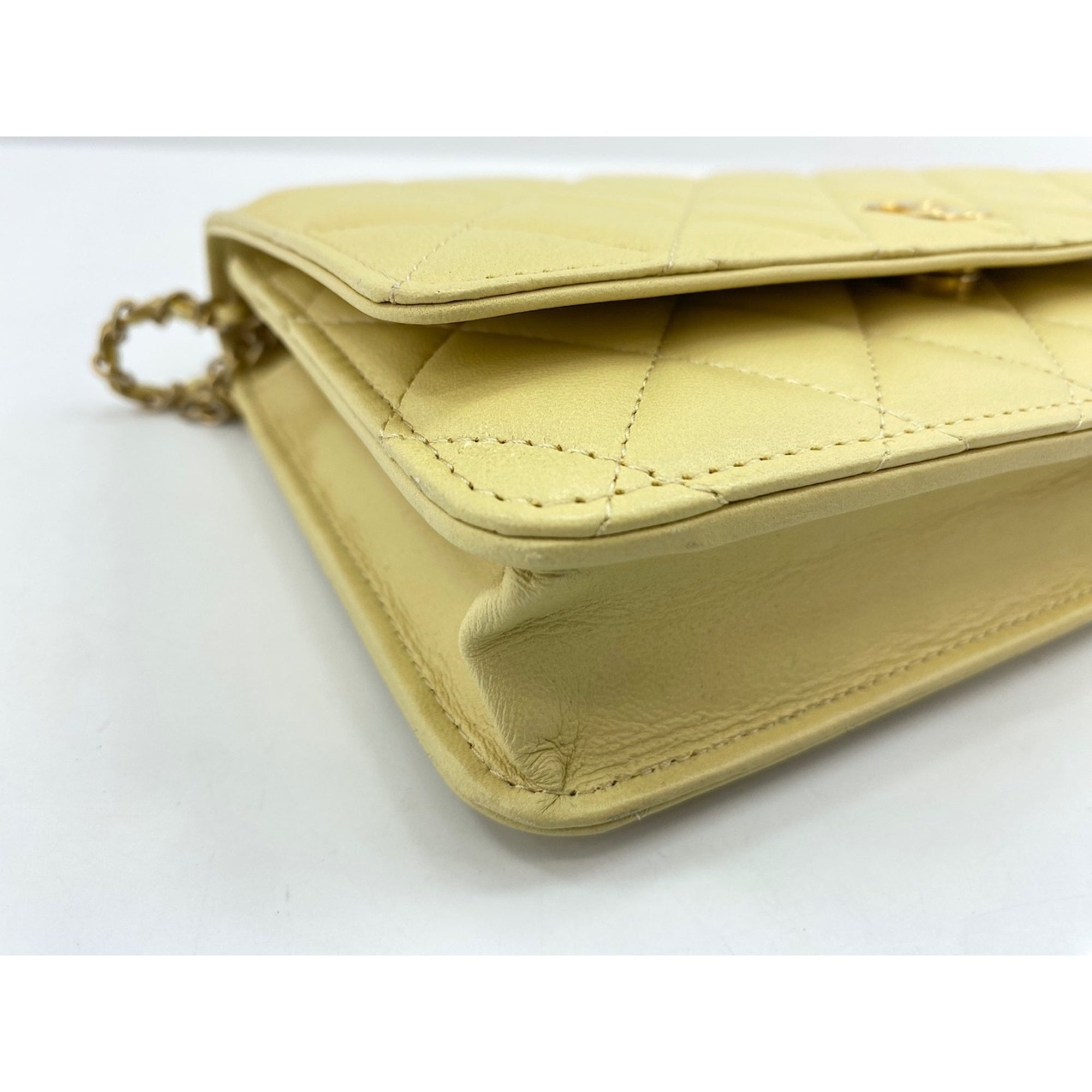 Chanel Yellow Shoulder Bag (Pre-Owned)
