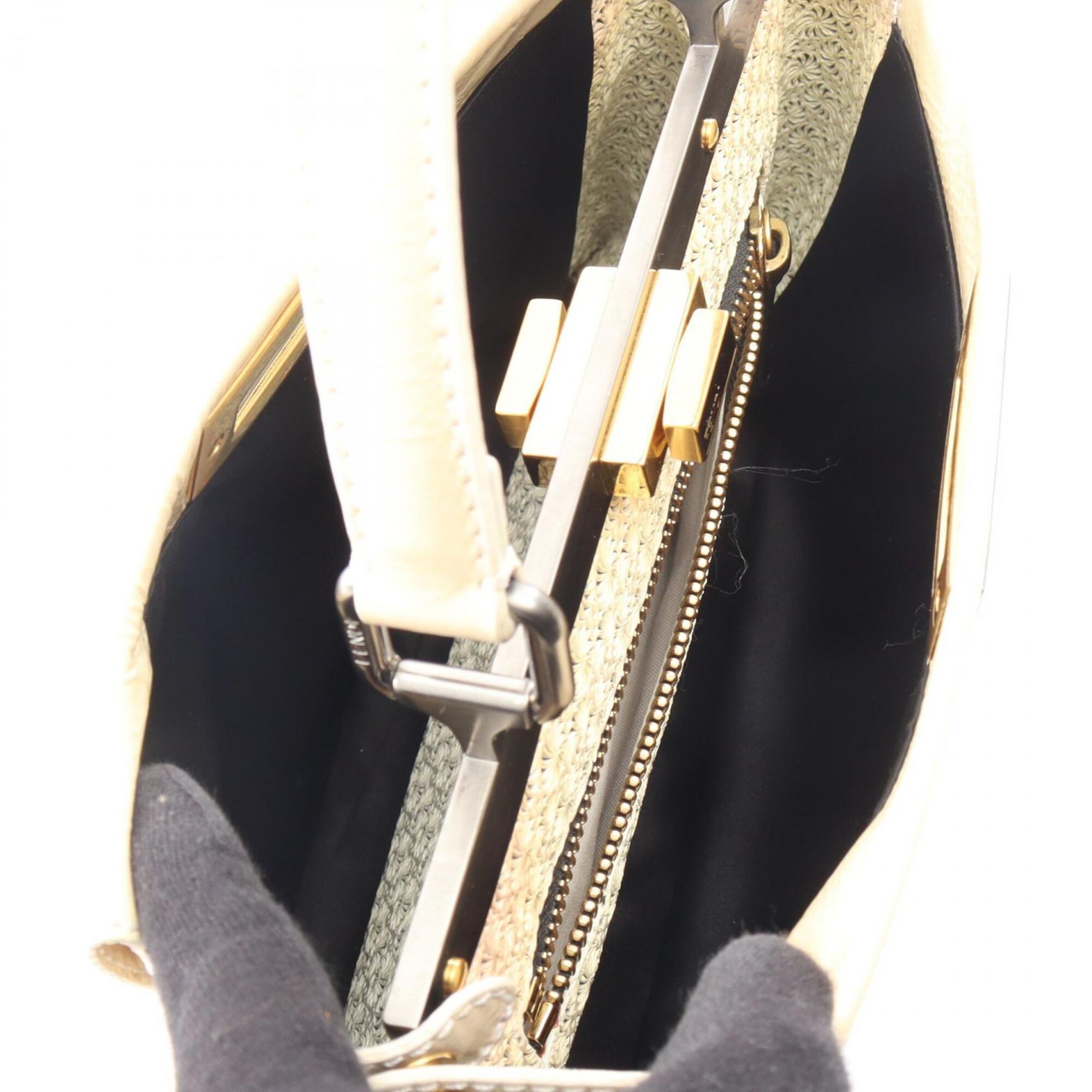 Fendi Ivory Patent Leather Handbag (Pre-Owned)
