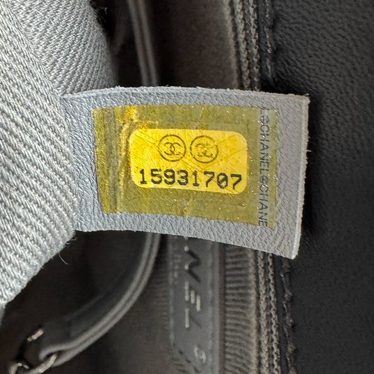 Chanel Black Leather Shoulder Bag (Pre-Owned)