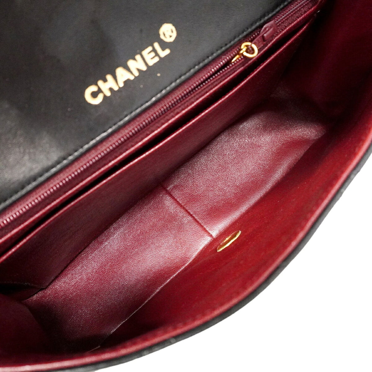 Chanel Black Leather Shoulder Bag (Pre-Owned)