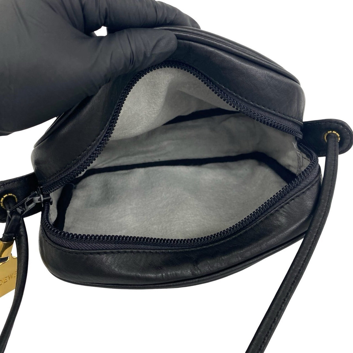 Loewe Black Leather Pochette Shoulder Bag (Pre-Owned)