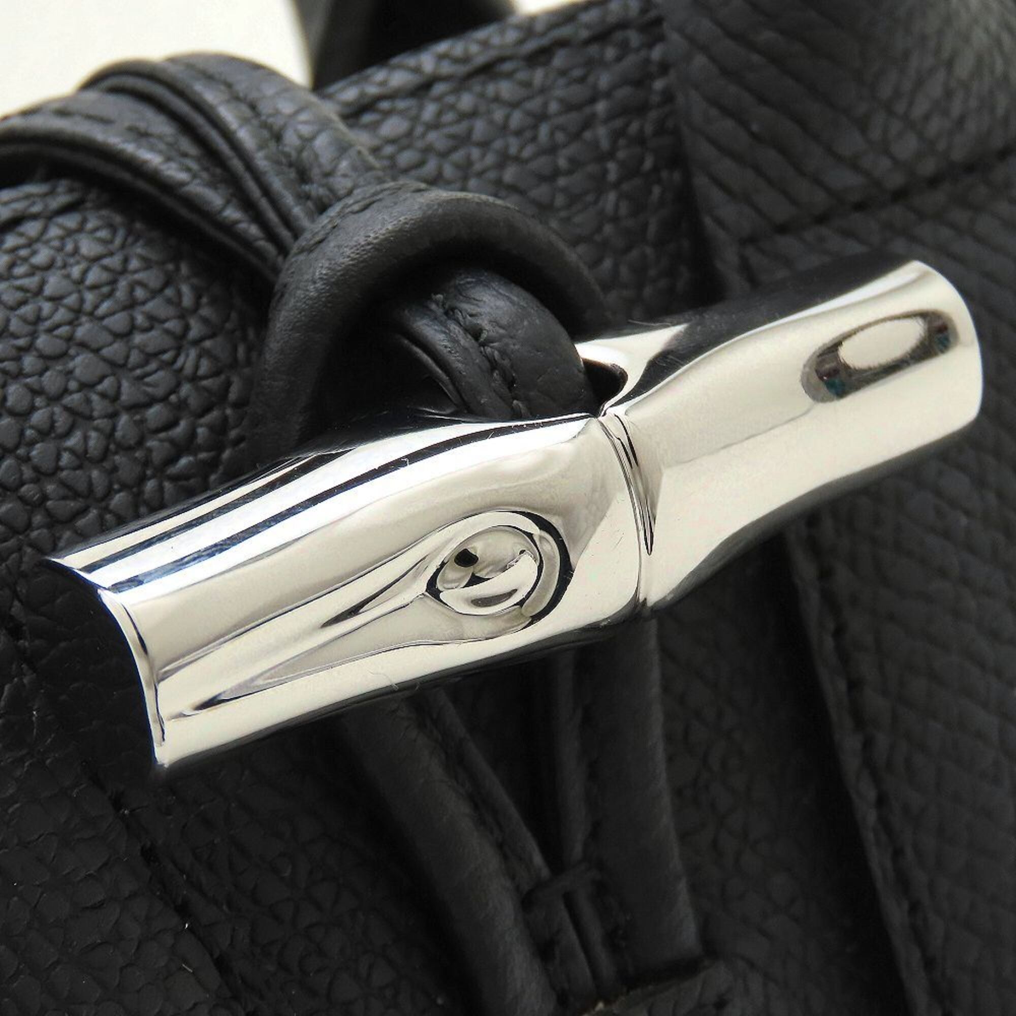 Longchamp Black Leather Shoulder Bag (Pre-Owned)