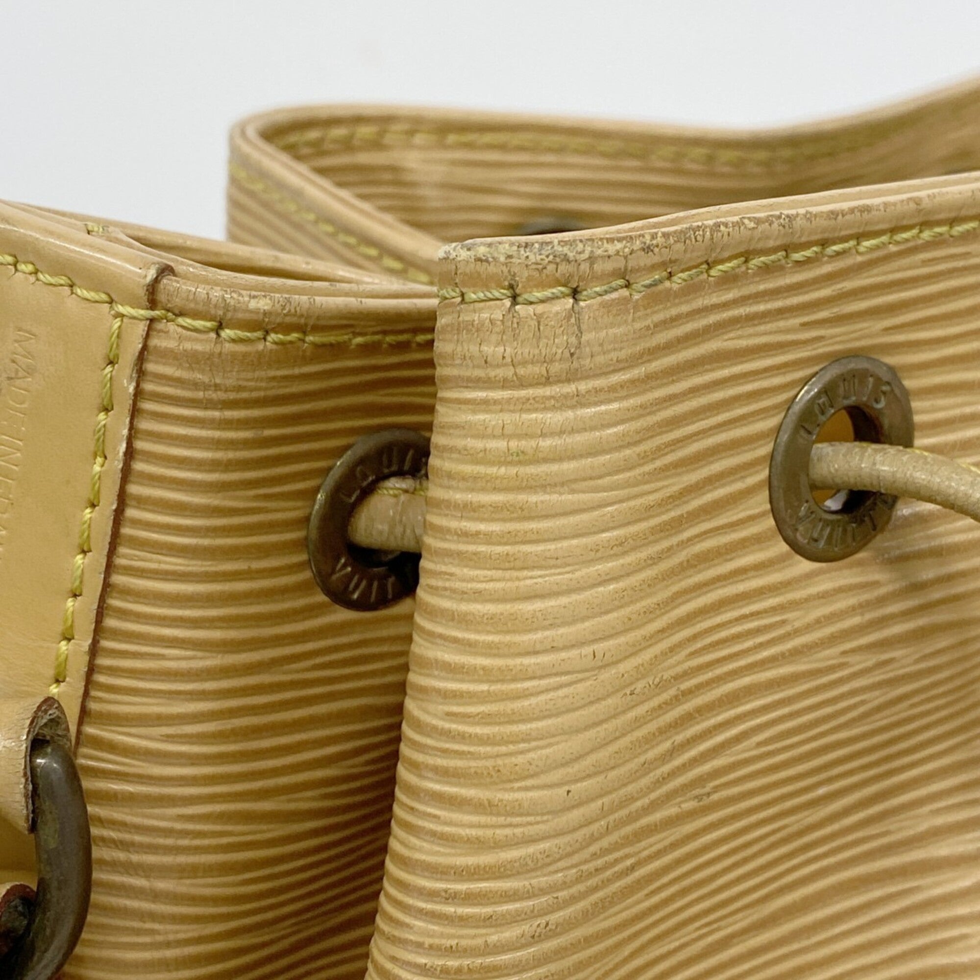 Louis Vuitton Winnipeg Beige Shoulder Bag (Pre-Owned)