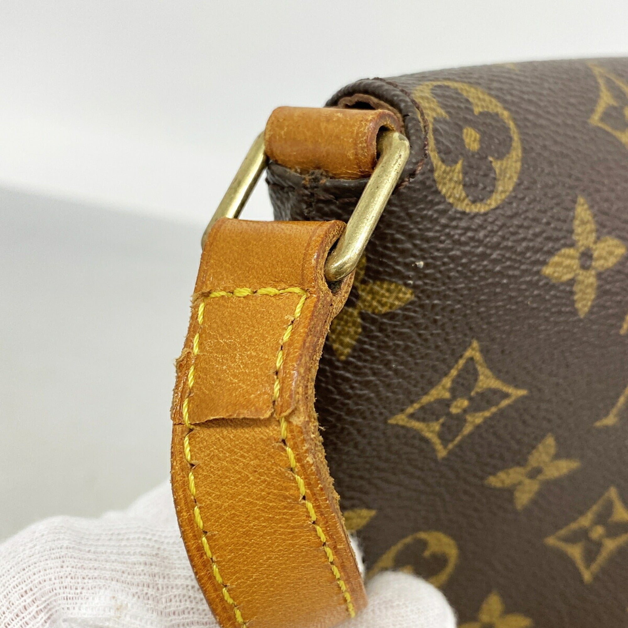 Louis Vuitton Brown Shoulder Bag (Pre-Owned)