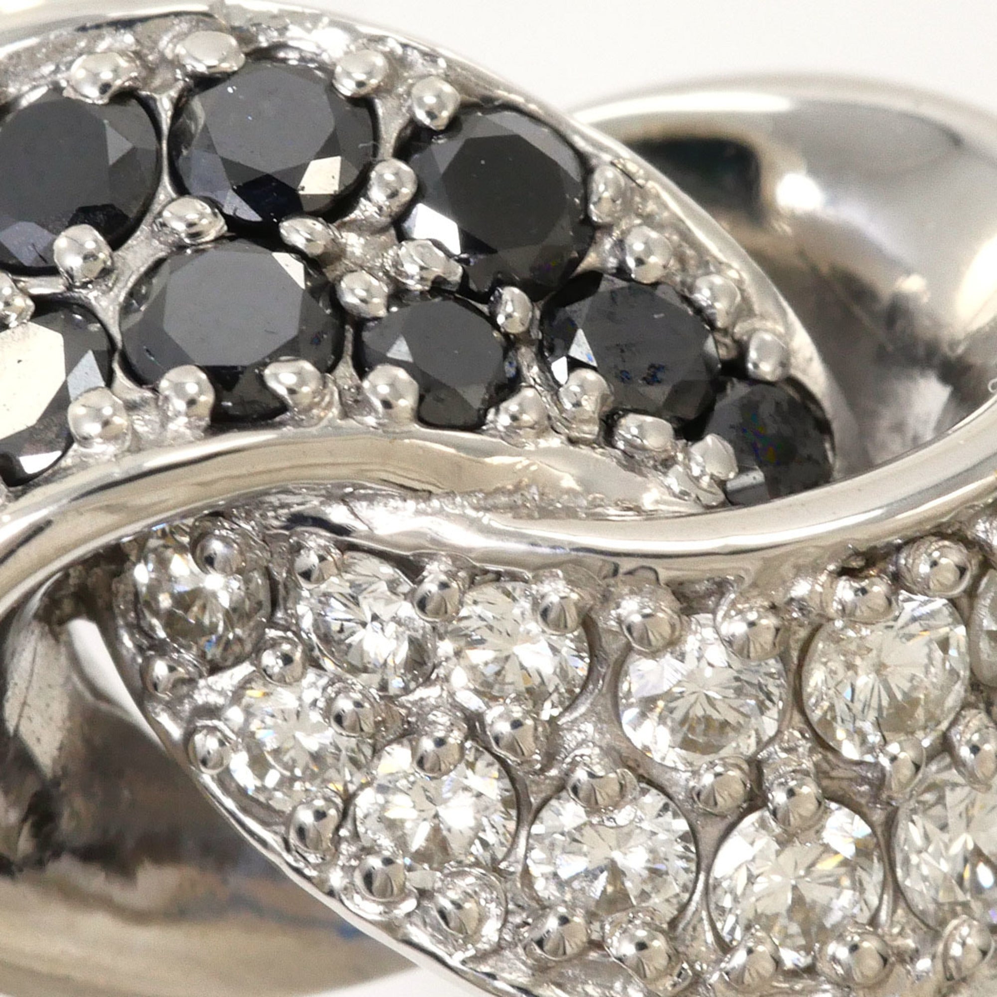 Unbranded Black White Gold White Gold (18K) Band Ring (Pre-Owned)