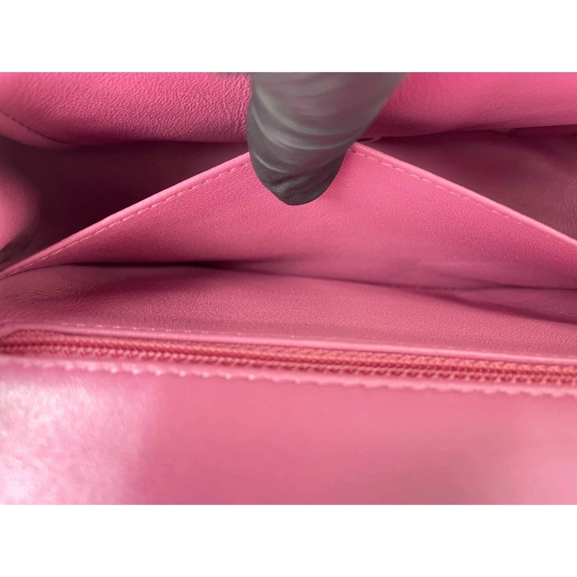 Chanel Pink Shoulder Bag (Pre-Owned)