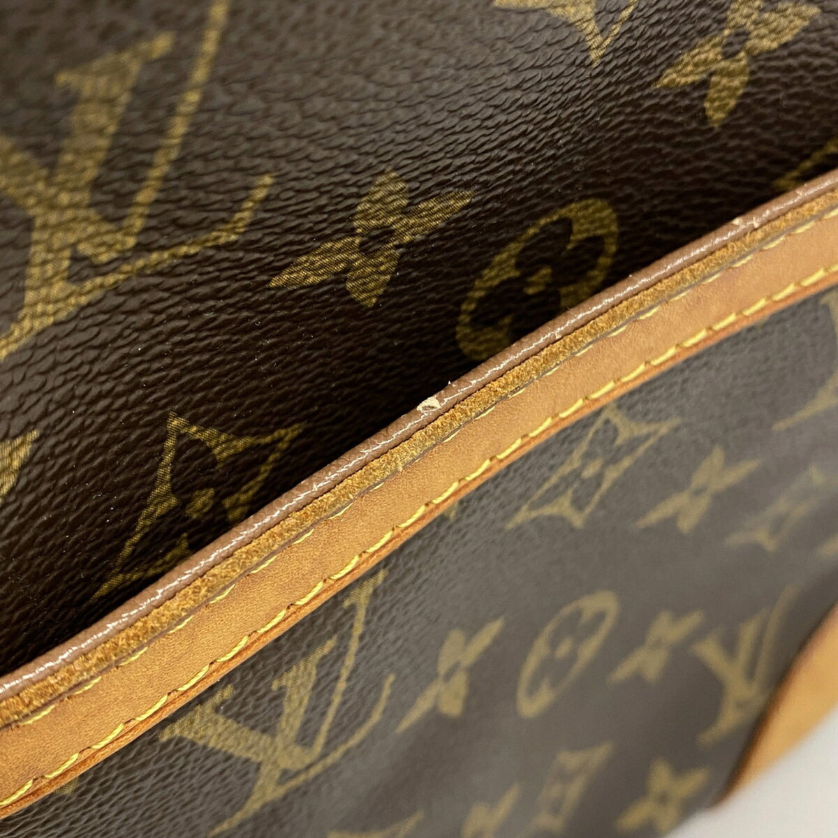 Louis Vuitton Brown Shoulder Bag (Pre-Owned)