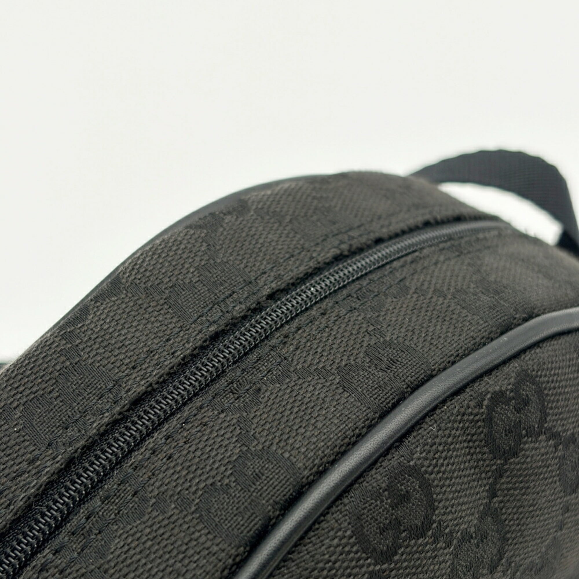 Gucci Black Gg Canvas Pouch (Pre-Owned)