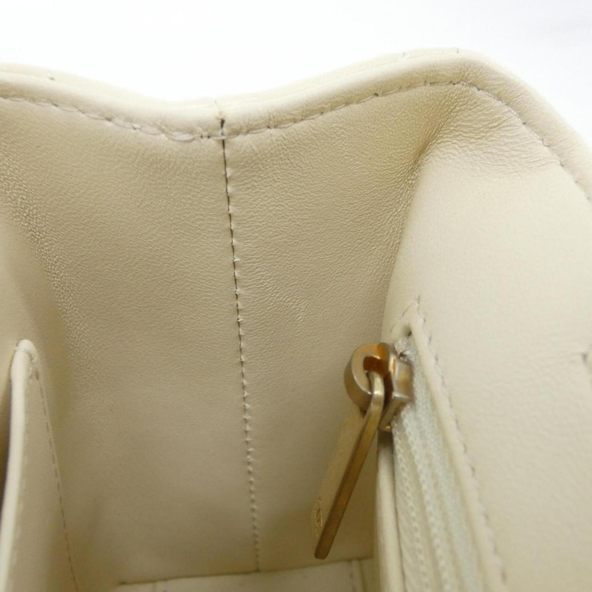 Chanel Ivory Leather Handbag (Pre-Owned)