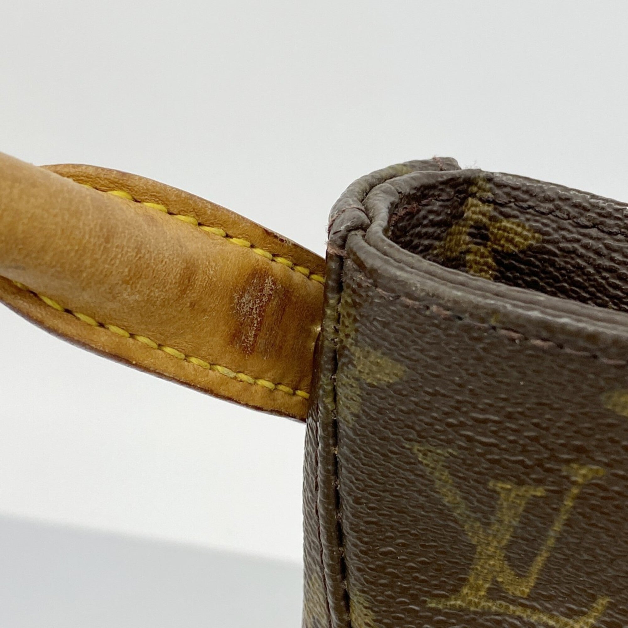 Louis Vuitton Brown Shoulder Bag (Pre-Owned)