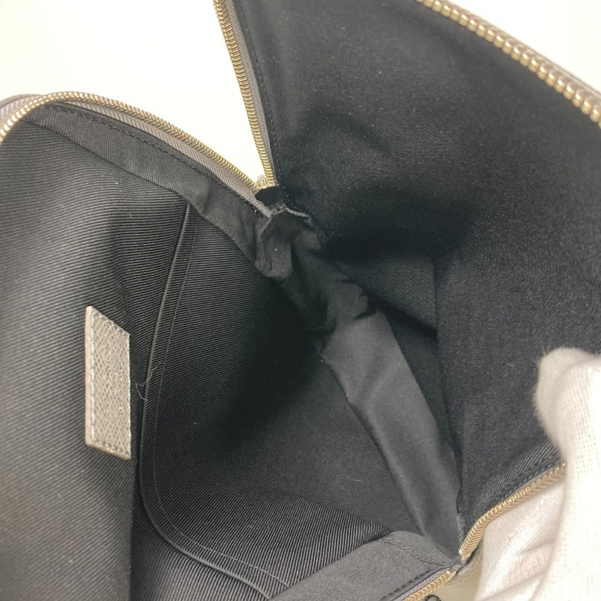 Louis Vuitton Taiga Gray Gris Taiga Leather Shoulder Bag (Pre-Owned)