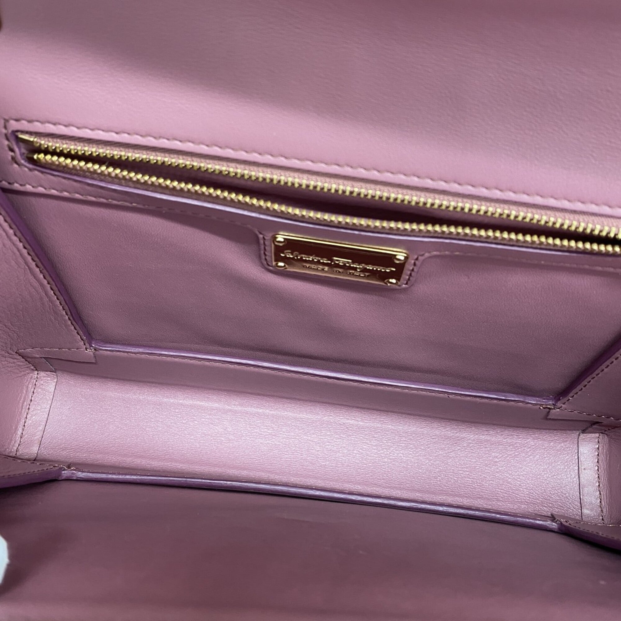 Salvatore Ferragamo Purple Leather Shoulder Bag (Pre-Owned)