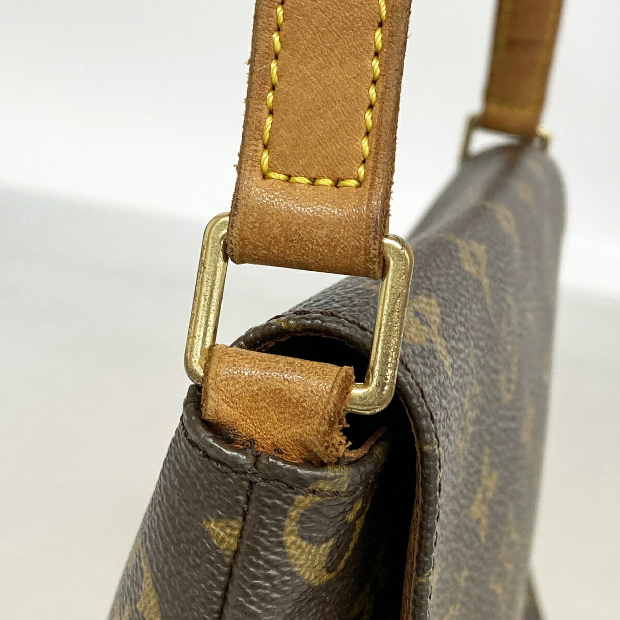 Louis Vuitton Brown Shoulder Bag (Pre-Owned)