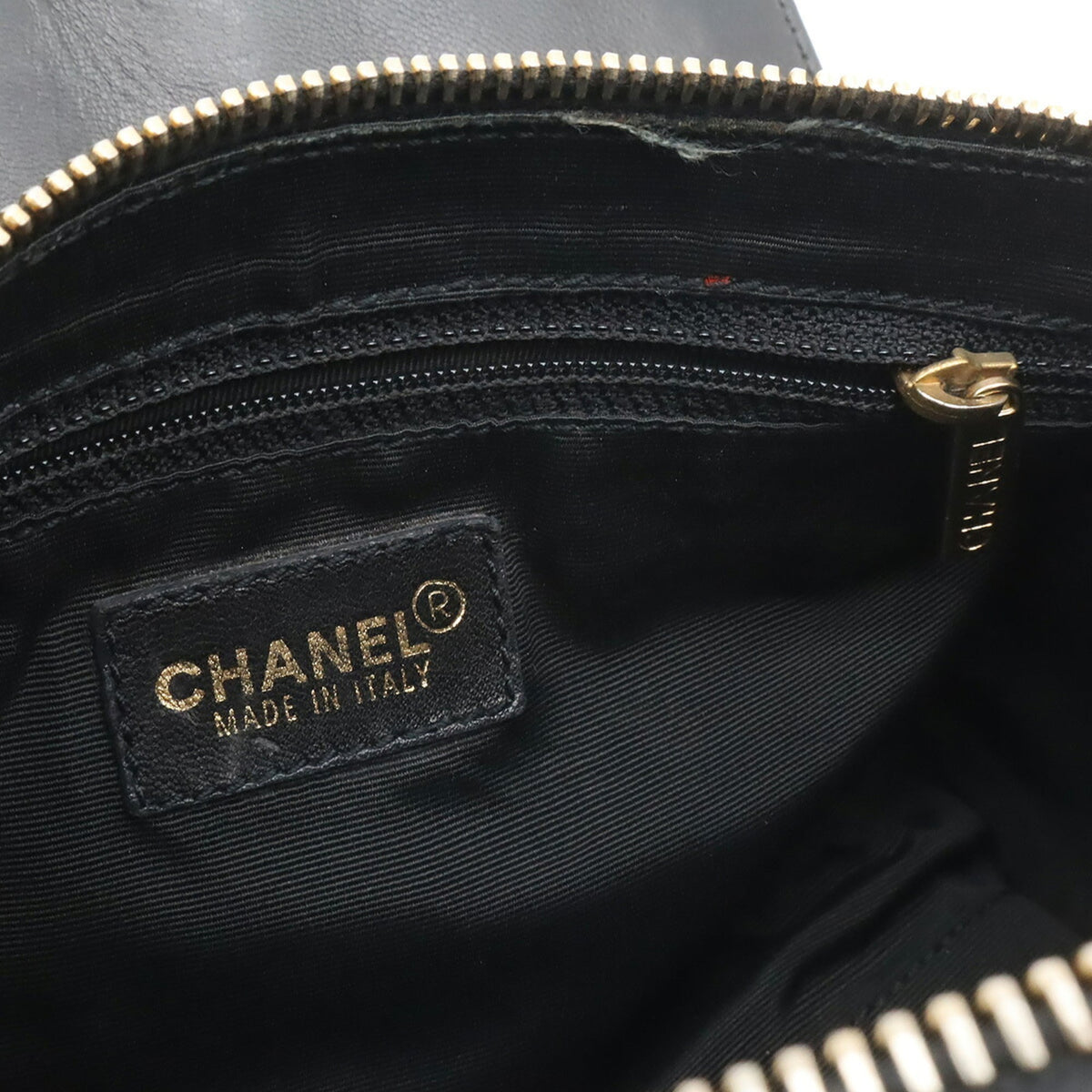 Chanel Black Leather Handbag (Pre-Owned)